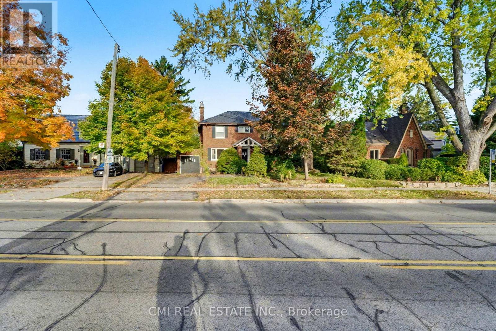2317 Lakeshore Road, Burlington, Ontario  L7R 1B3 - Photo 3 - W12542228