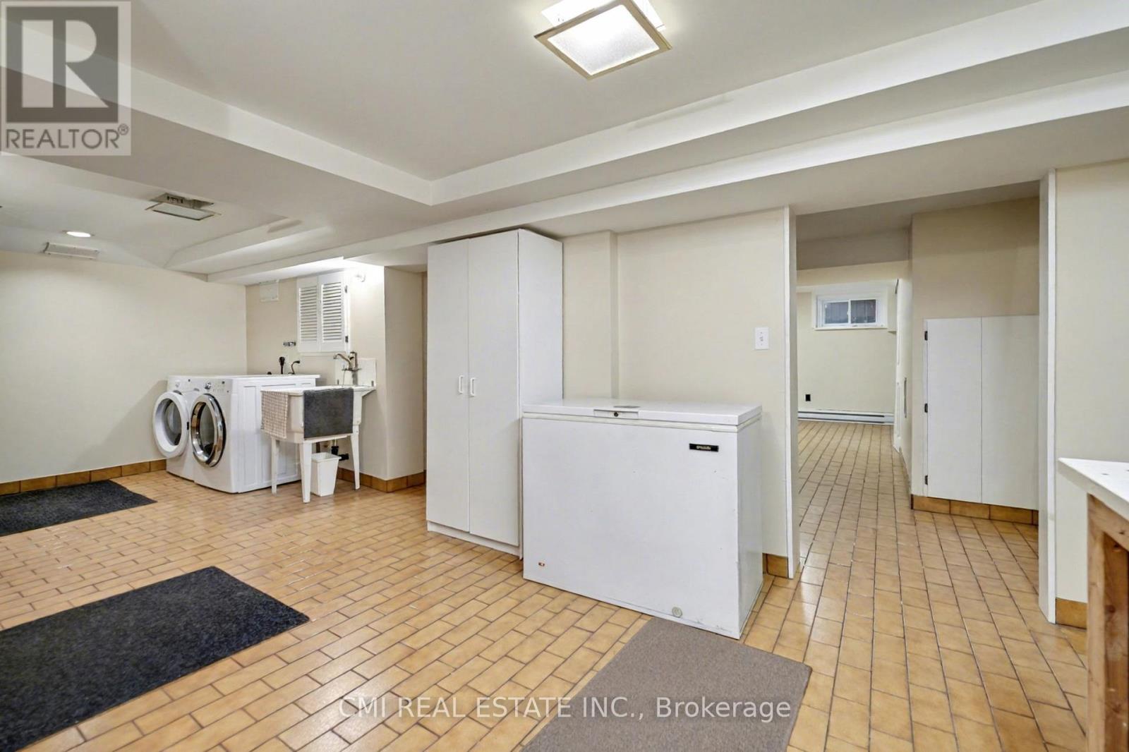 2317 Lakeshore Road, Burlington, Ontario  L7R 1B3 - Photo 38 - W12542228