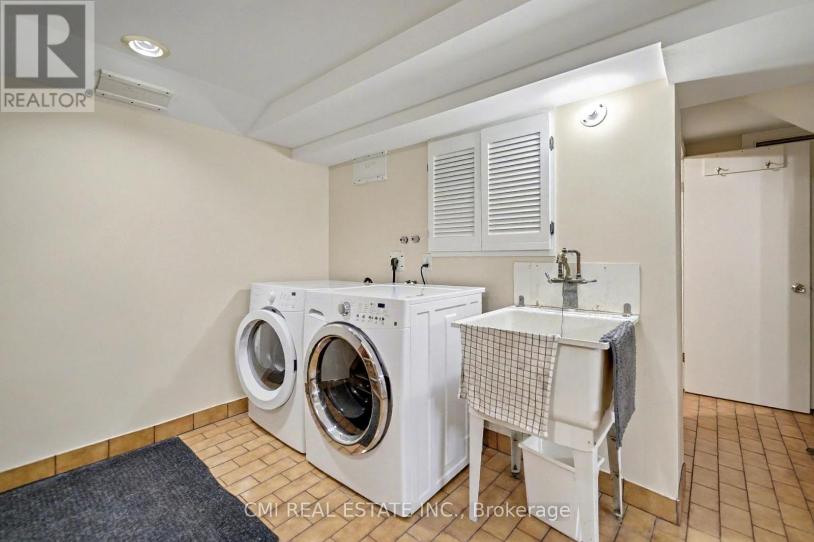 2317 Lakeshore Road, Burlington, Ontario  L7R 1B3 - Photo 39 - W12542228