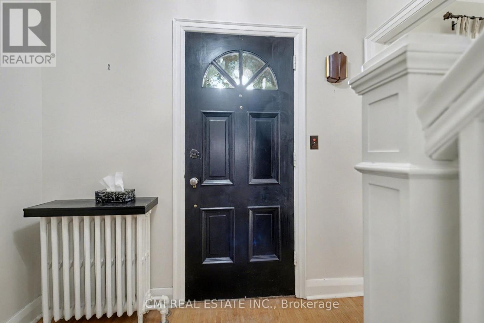 2317 Lakeshore Road, Burlington, Ontario  L7R 1B3 - Photo 4 - W12542228