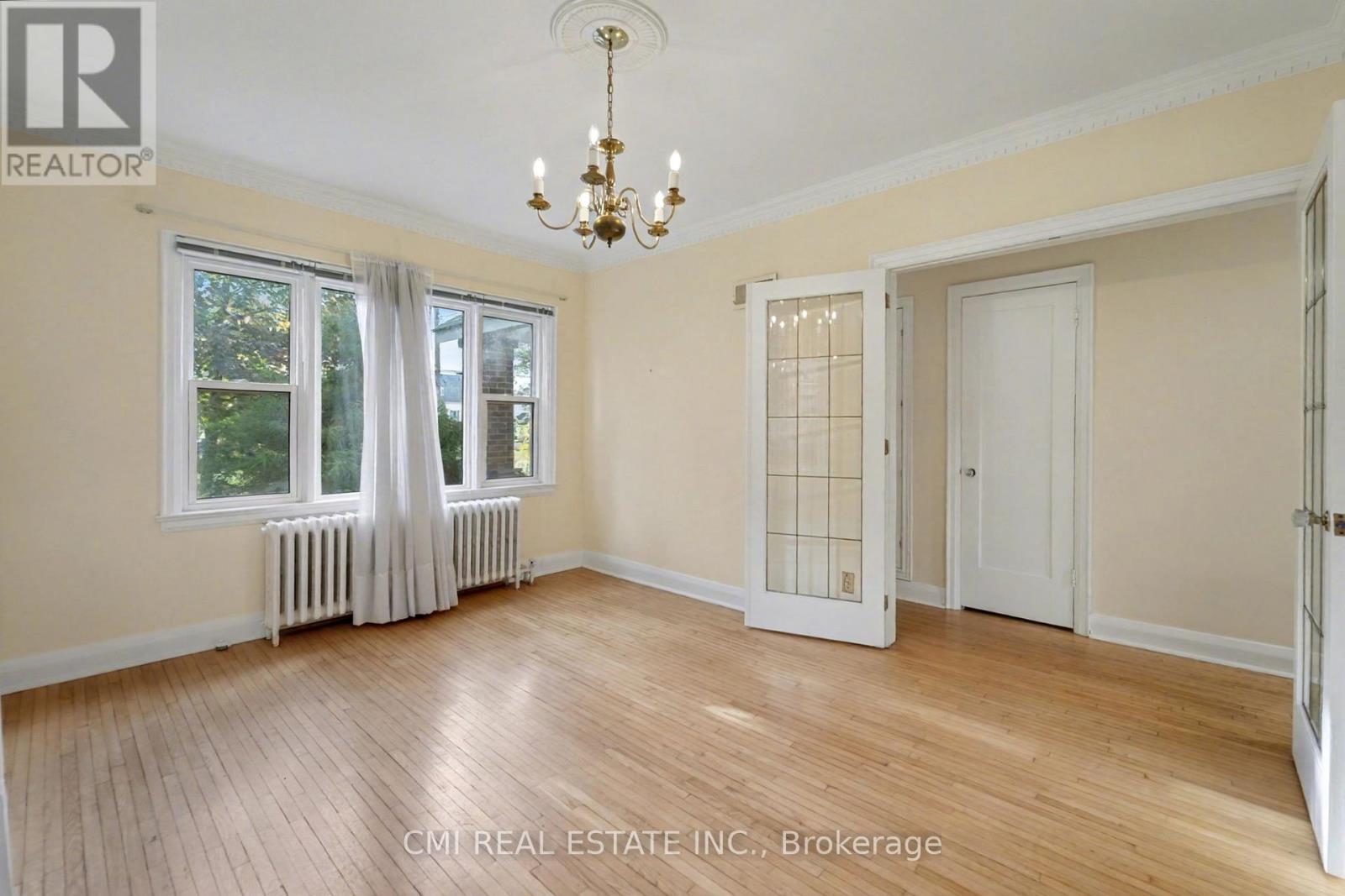 2317 Lakeshore Road, Burlington, Ontario  L7R 1B3 - Photo 8 - W12542228