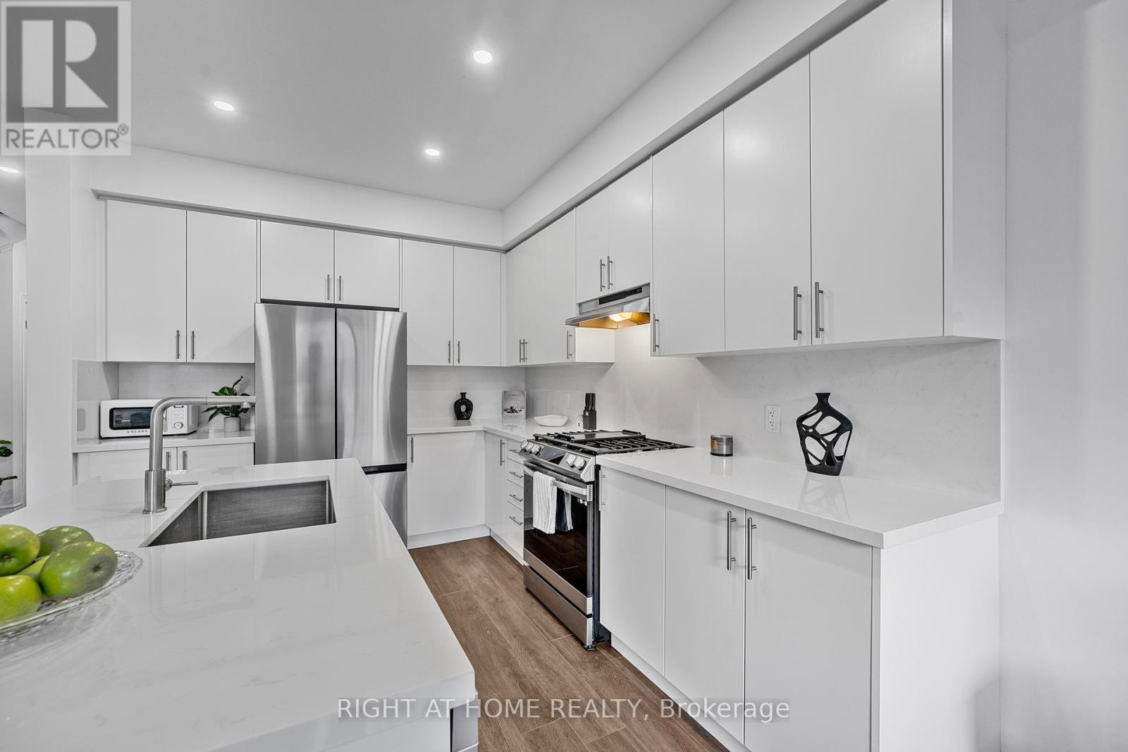 39 Edminston Drive, Centre Wellington, Ontario  N1M 0J1 - Photo 12 - X12542194