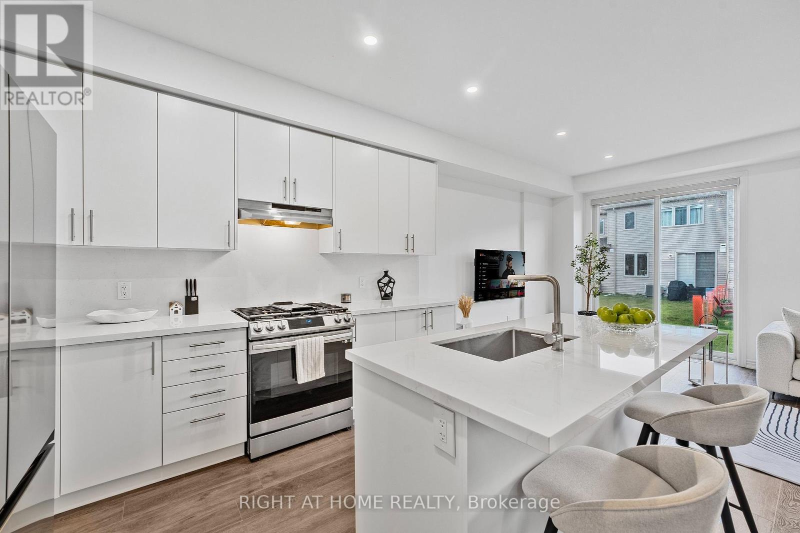 39 Edminston Drive, Centre Wellington, Ontario  N1M 0J1 - Photo 13 - X12542194