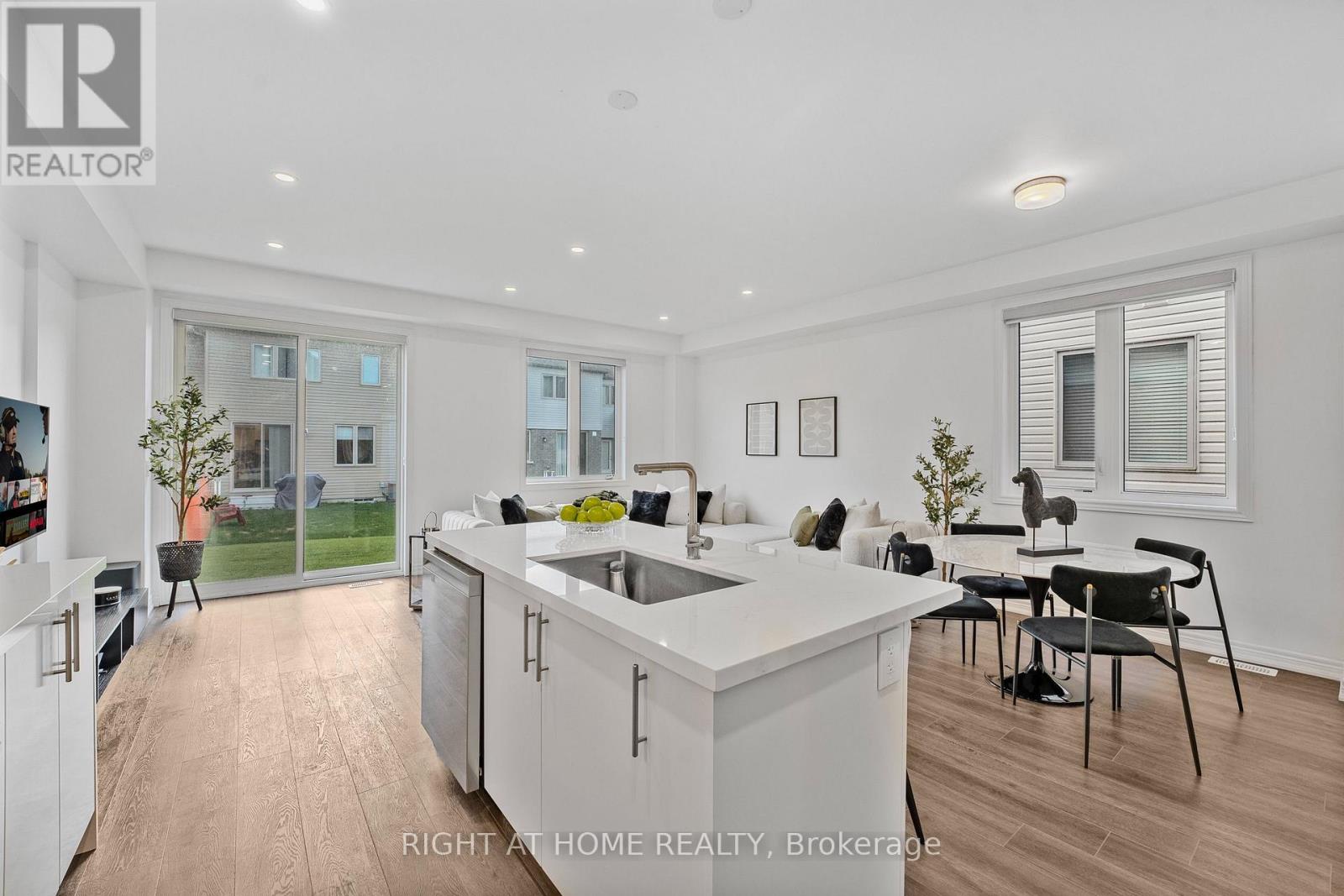 39 Edminston Drive, Centre Wellington, Ontario  N1M 0J1 - Photo 14 - X12542194