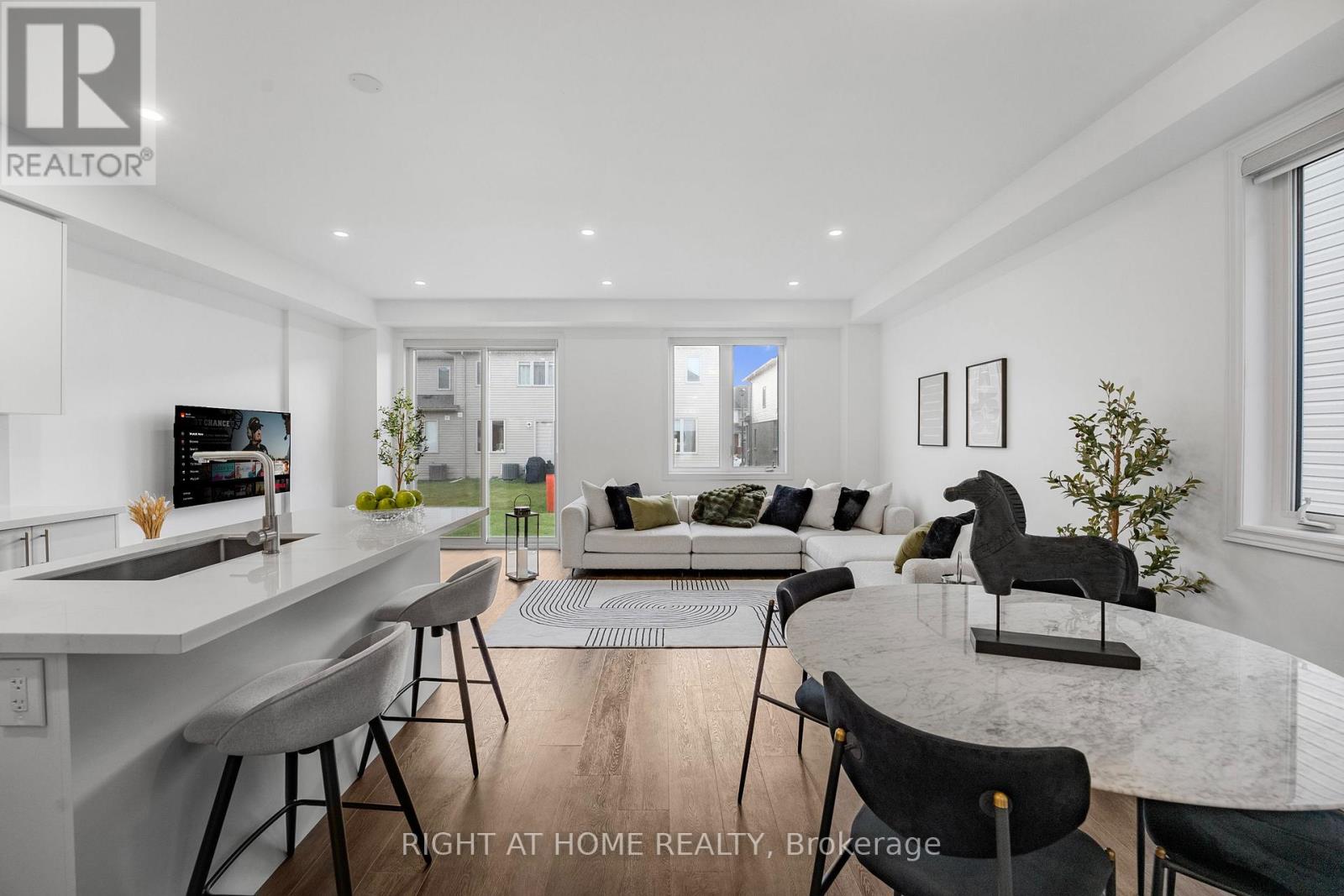 39 Edminston Drive, Centre Wellington, Ontario  N1M 0J1 - Photo 7 - X12542194