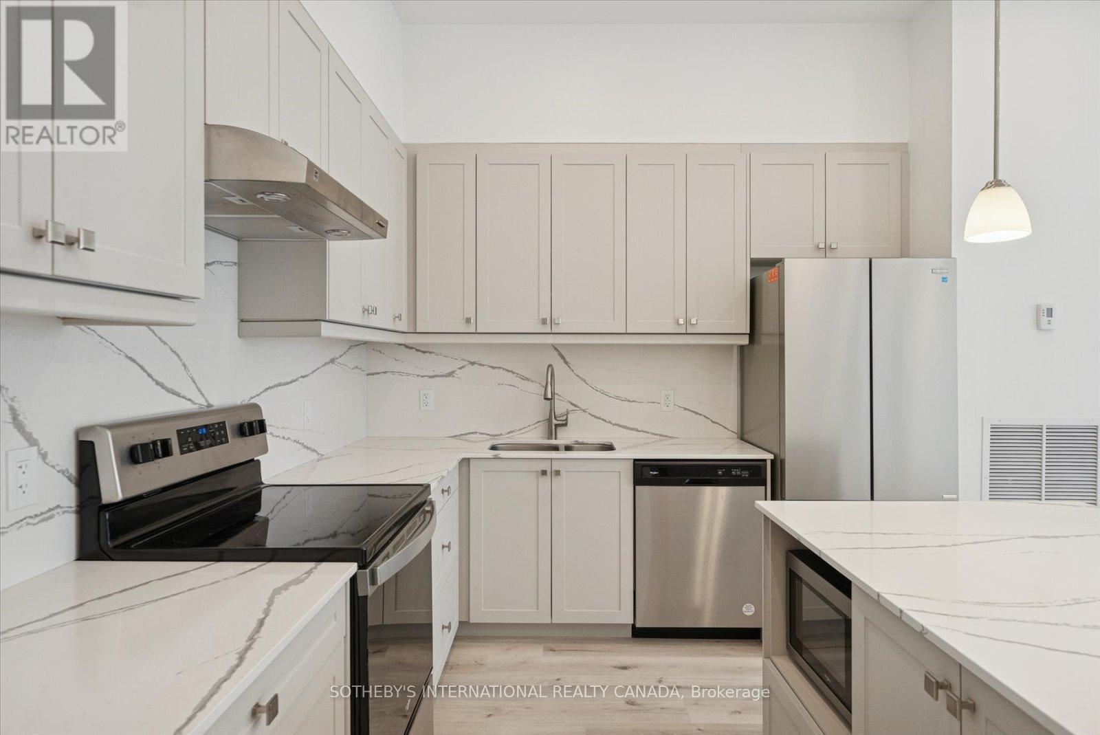 Penthouse 1 - 19a West Street N, Kawartha Lakes, Ontario  K0M 1N0 - Photo 8 - X12542232