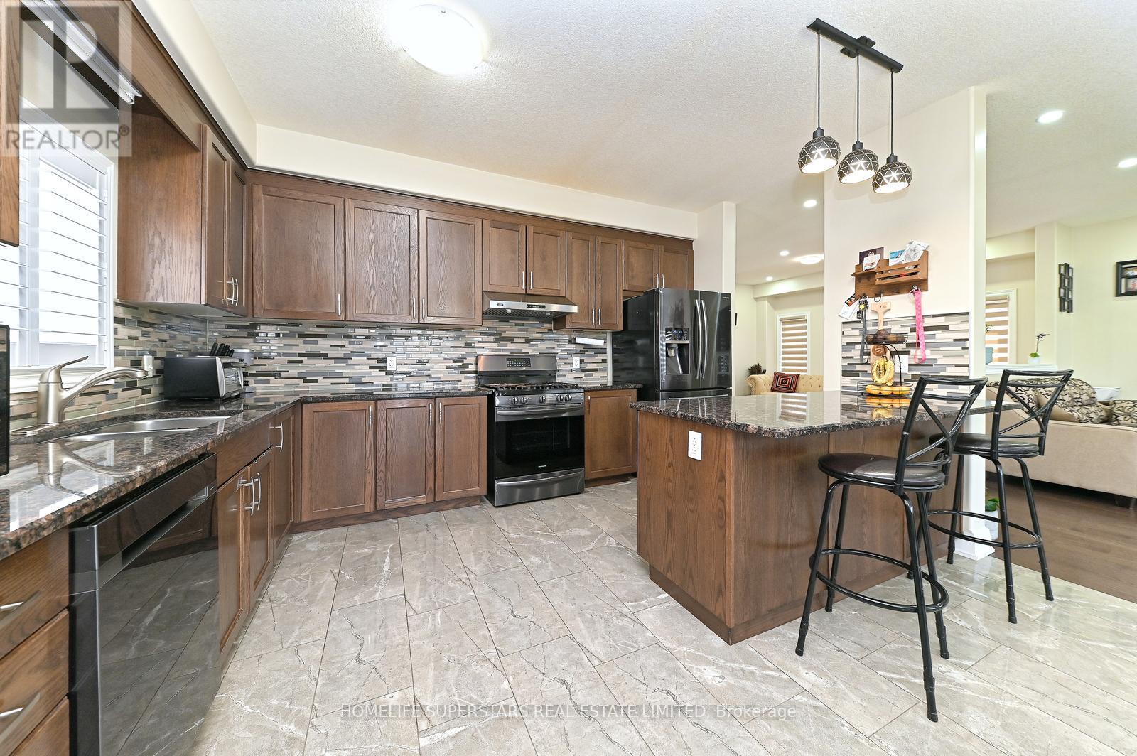 6 Wildflower Street, Kitchener, Ontario  N2P 0G7 - Photo 17 - X12542240