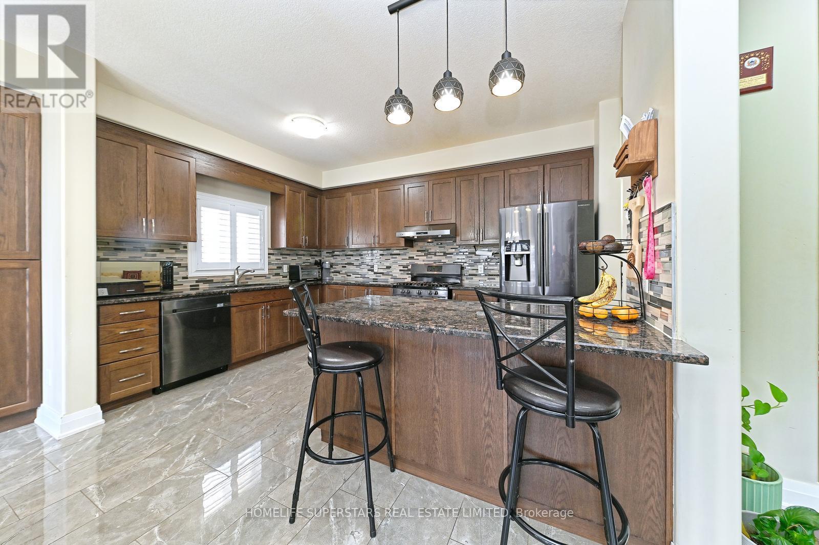 6 Wildflower Street, Kitchener, Ontario  N2P 0G7 - Photo 18 - X12542240