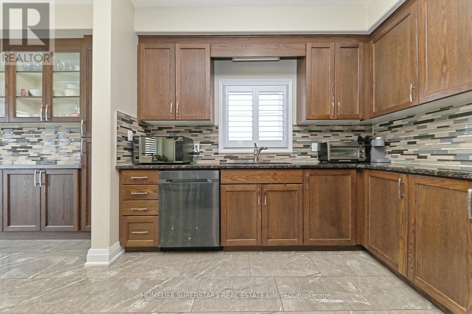 6 Wildflower Street, Kitchener, Ontario  N2P 0G7 - Photo 20 - X12542240