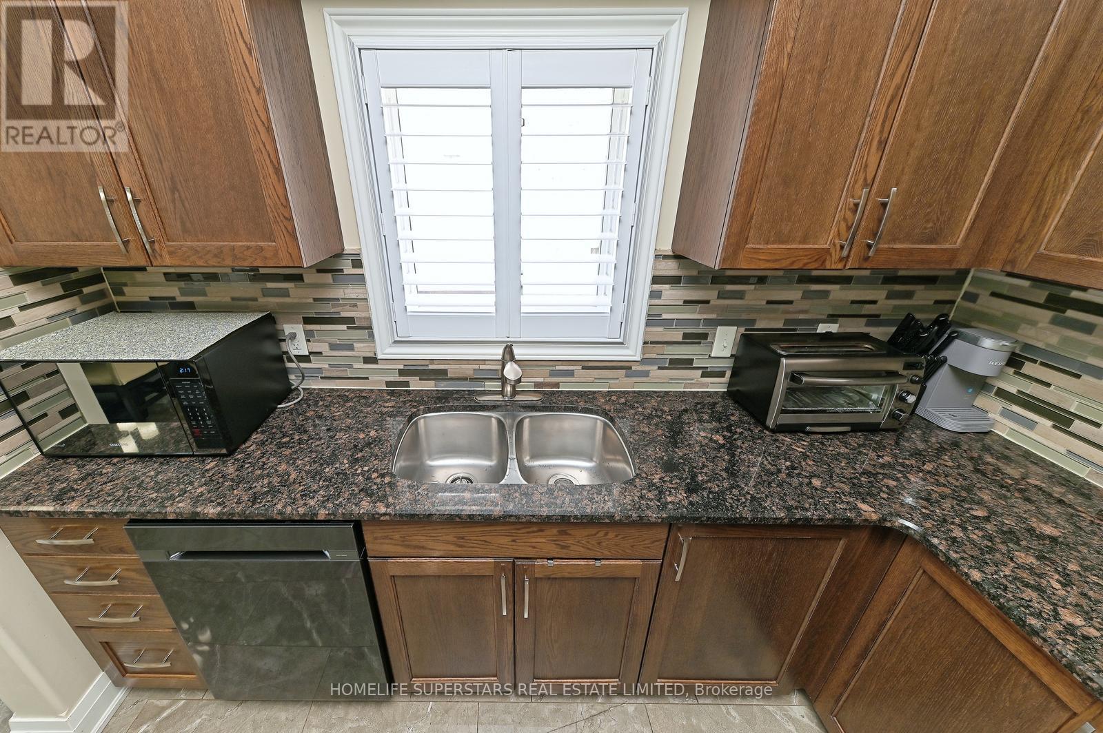 6 Wildflower Street, Kitchener, Ontario  N2P 0G7 - Photo 21 - X12542240