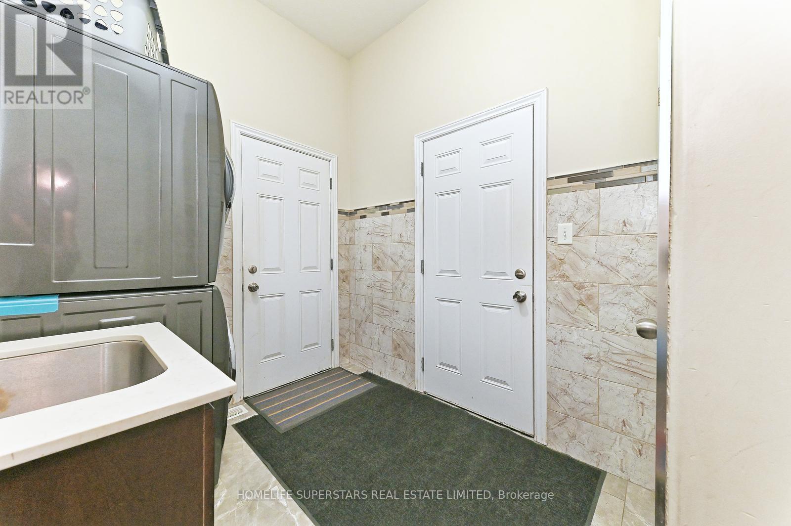 6 Wildflower Street, Kitchener, Ontario  N2P 0G7 - Photo 23 - X12542240