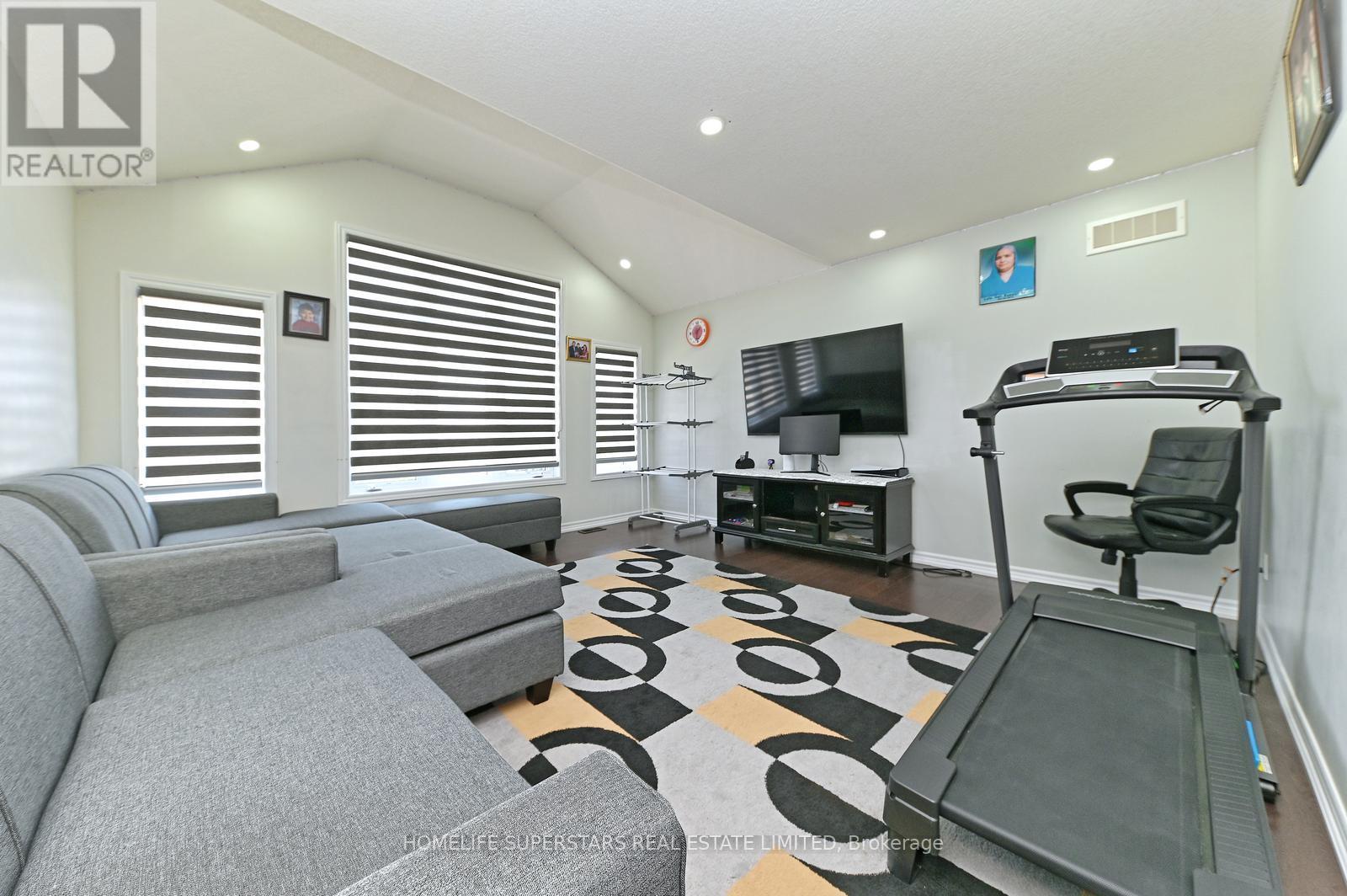 6 Wildflower Street, Kitchener, Ontario  N2P 0G7 - Photo 30 - X12542240