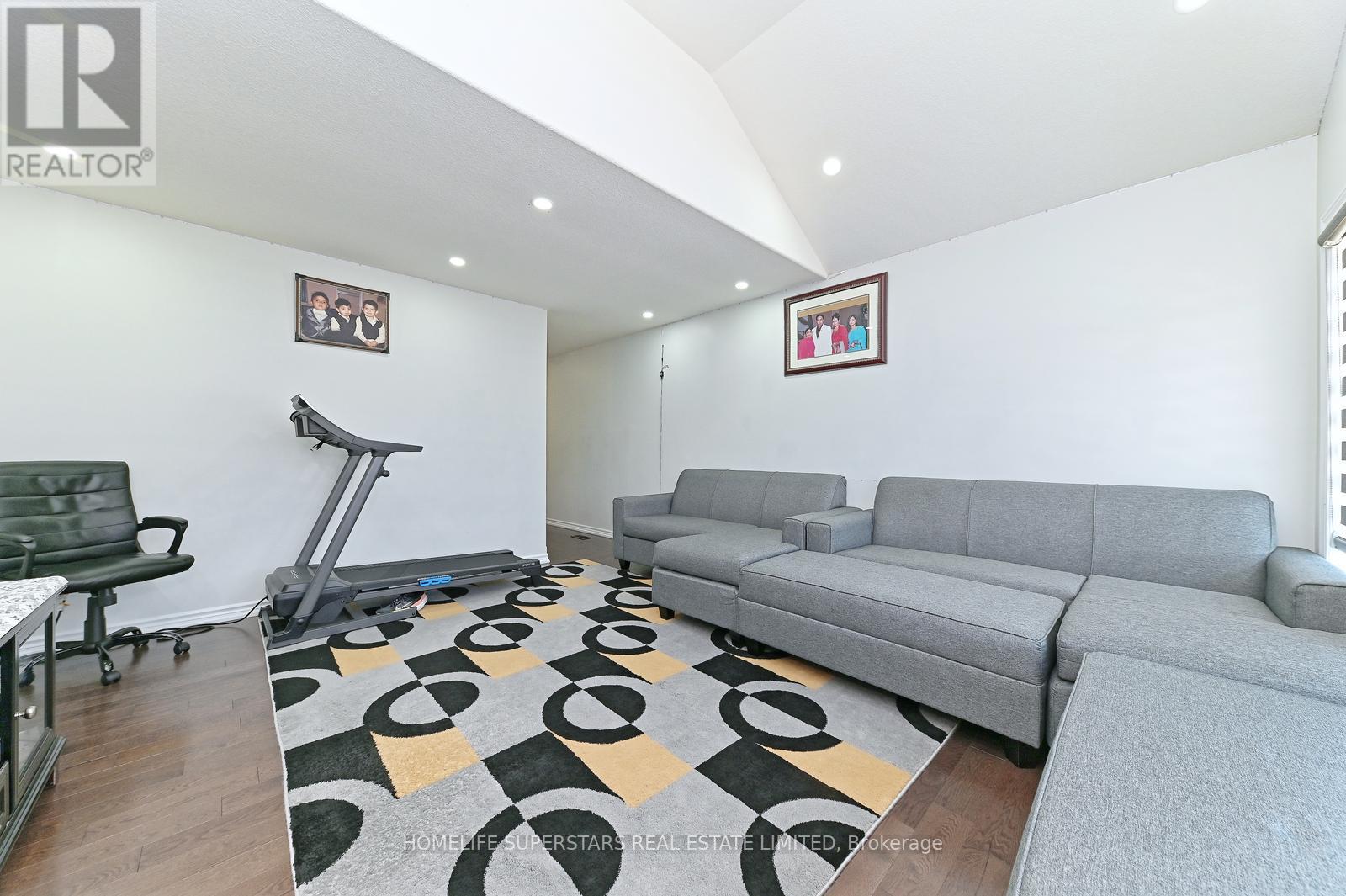 6 Wildflower Street, Kitchener, Ontario  N2P 0G7 - Photo 31 - X12542240