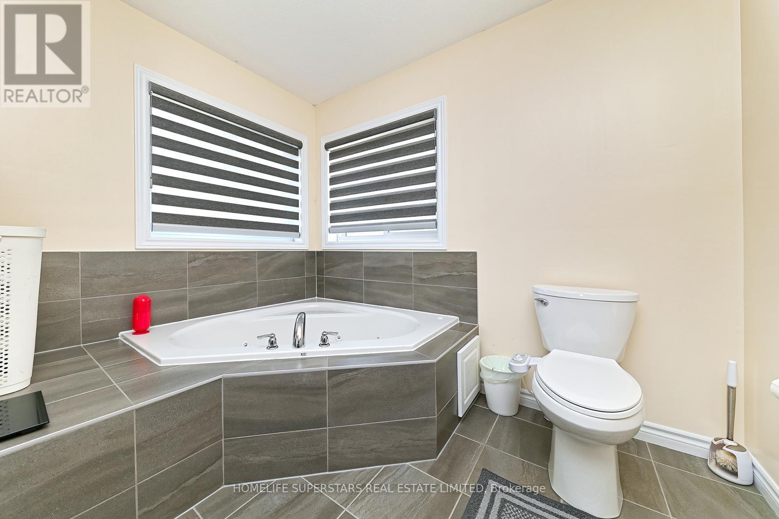 6 Wildflower Street, Kitchener, Ontario  N2P 0G7 - Photo 37 - X12542240