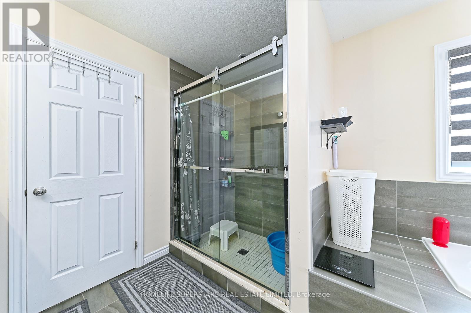 6 Wildflower Street, Kitchener, Ontario  N2P 0G7 - Photo 38 - X12542240