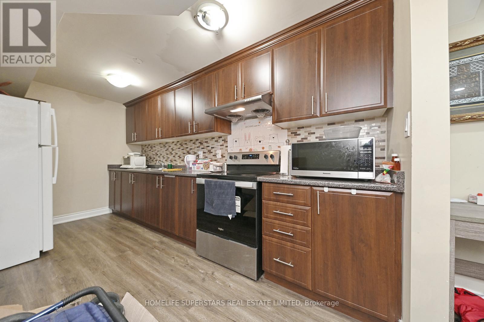 6 Wildflower Street, Kitchener, Ontario  N2P 0G7 - Photo 46 - X12542240