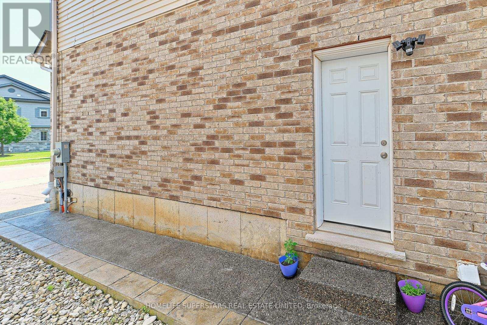 6 Wildflower Street, Kitchener, Ontario  N2P 0G7 - Photo 49 - X12542240