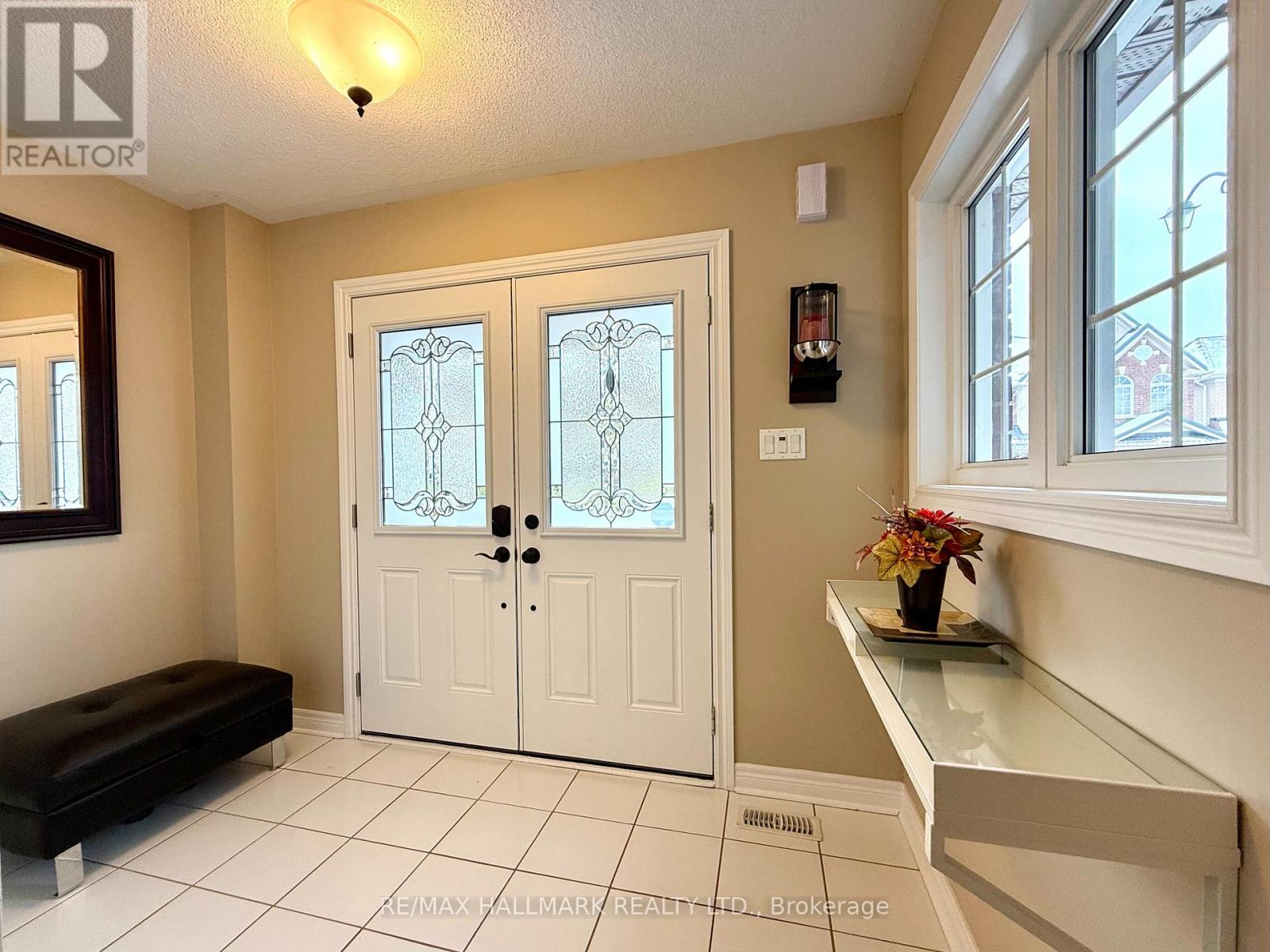 242 Karl Rose Trail, Newmarket, Ontario  L3X 3J2 - Photo 6 - N12542264