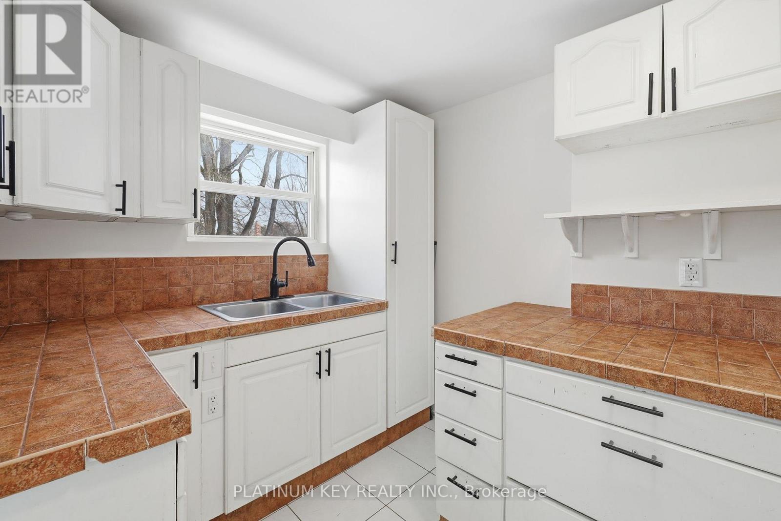 202 Thames Street N, Ingersoll, Ontario  N5C 3E4 - Photo 13 - X12542320