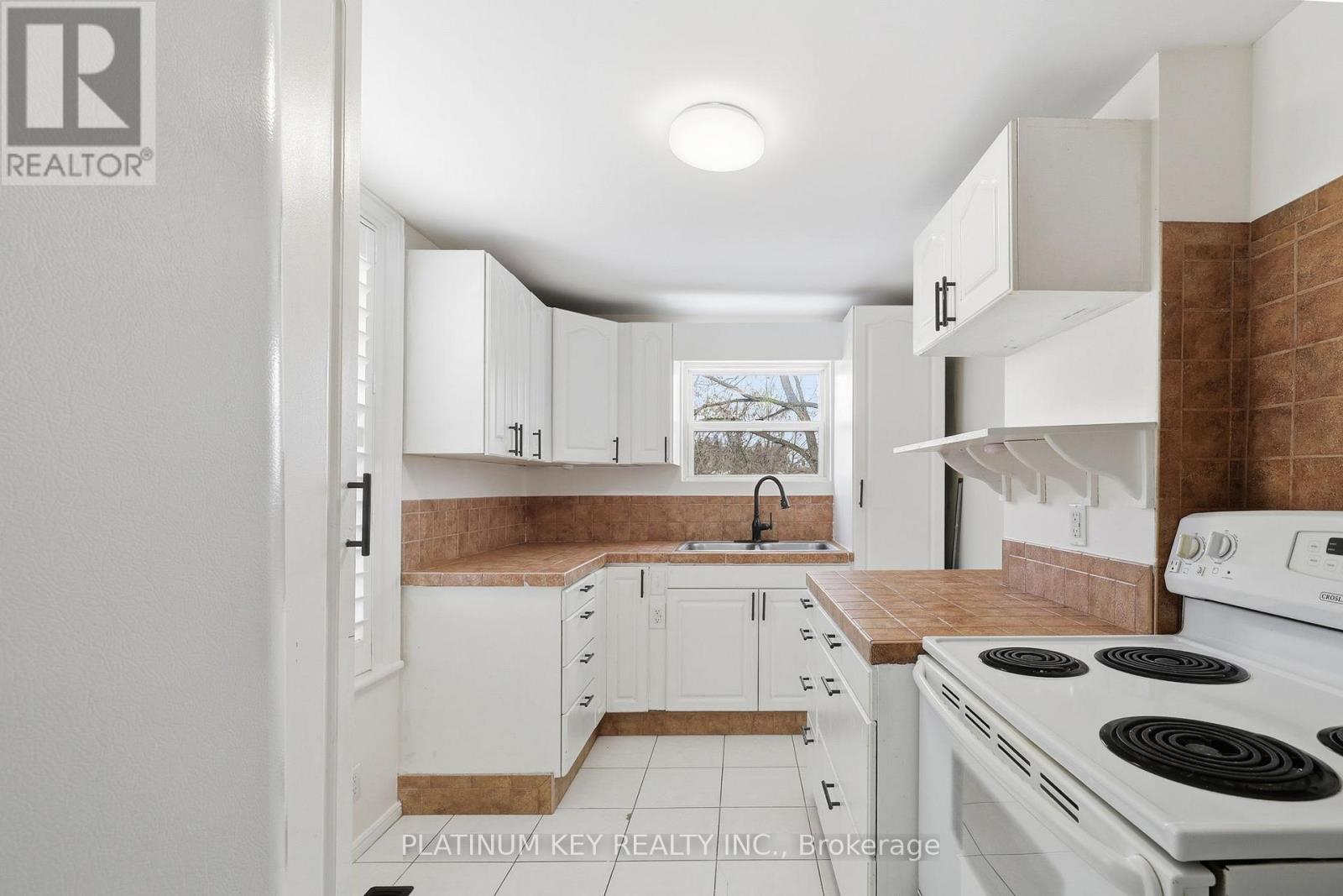 202 Thames Street N, Ingersoll, Ontario  N5C 3E4 - Photo 15 - X12542320