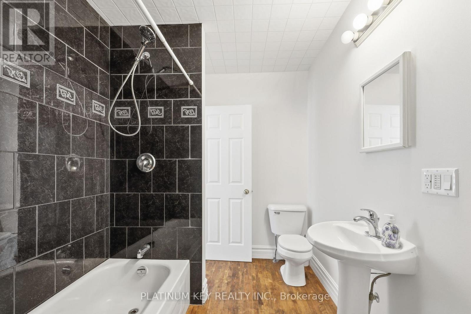 202 Thames Street N, Ingersoll, Ontario  N5C 3E4 - Photo 17 - X12542320