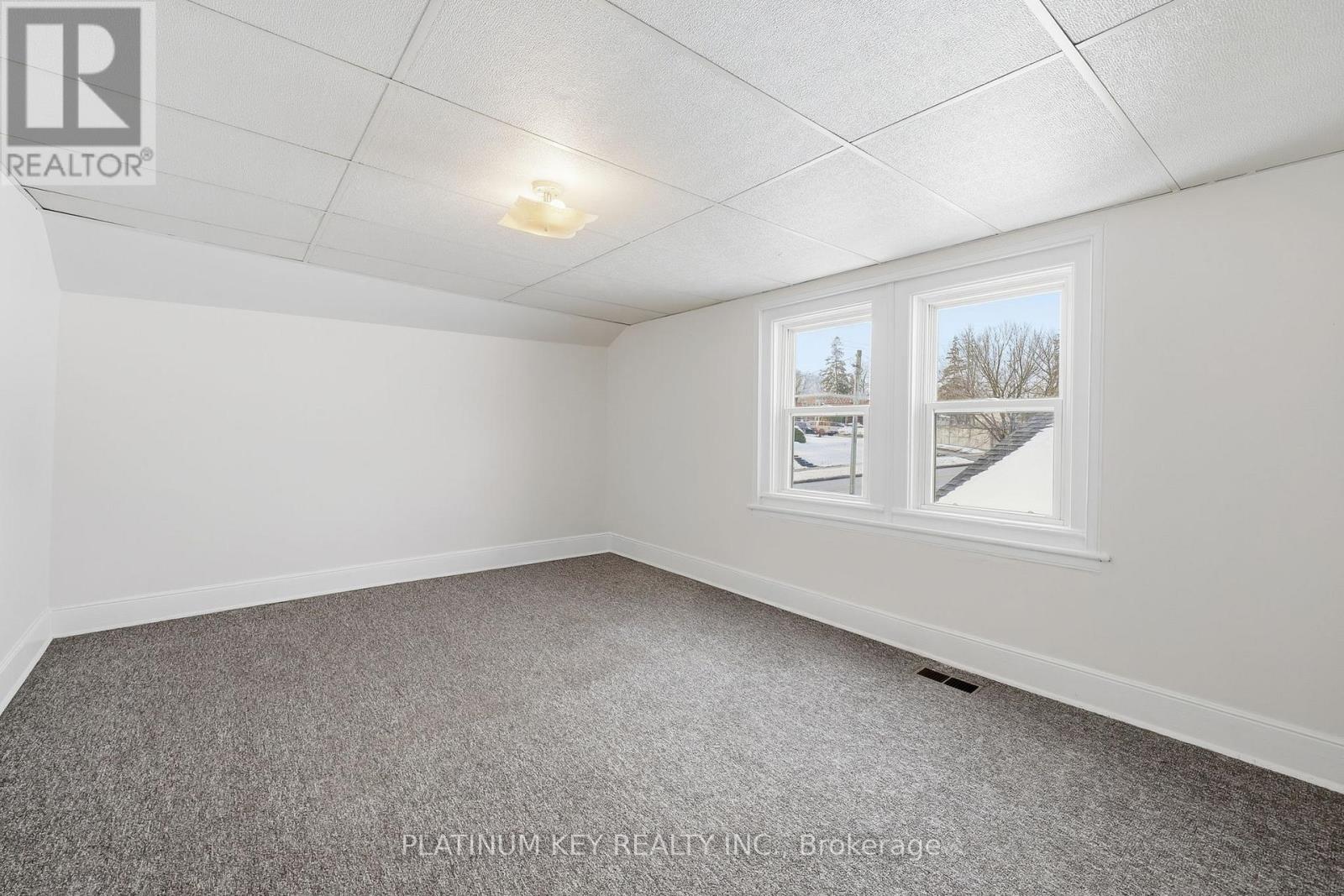 202 Thames Street N, Ingersoll, Ontario  N5C 3E4 - Photo 32 - X12542320