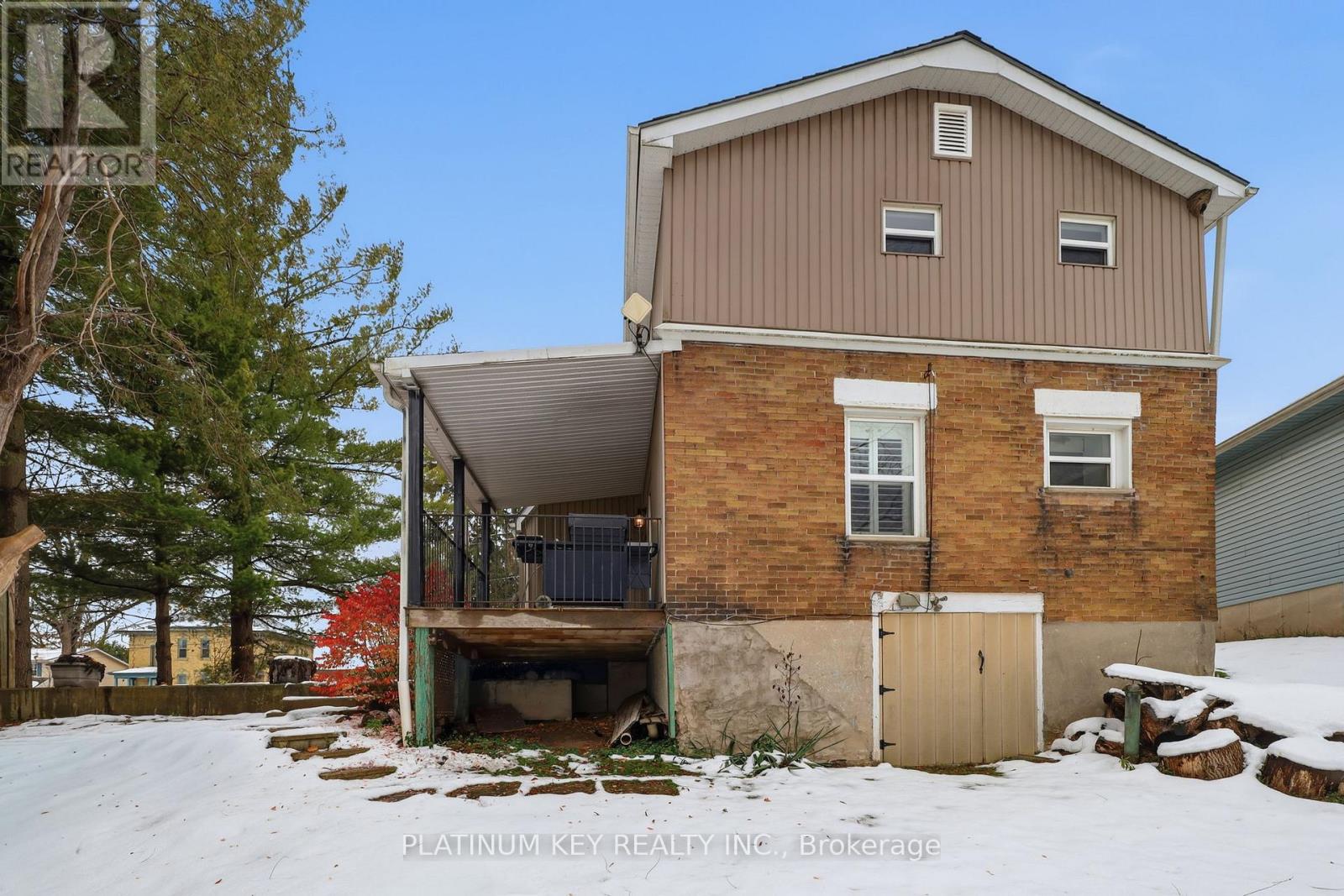 202 Thames Street N, Ingersoll, Ontario  N5C 3E4 - Photo 6 - X12542320