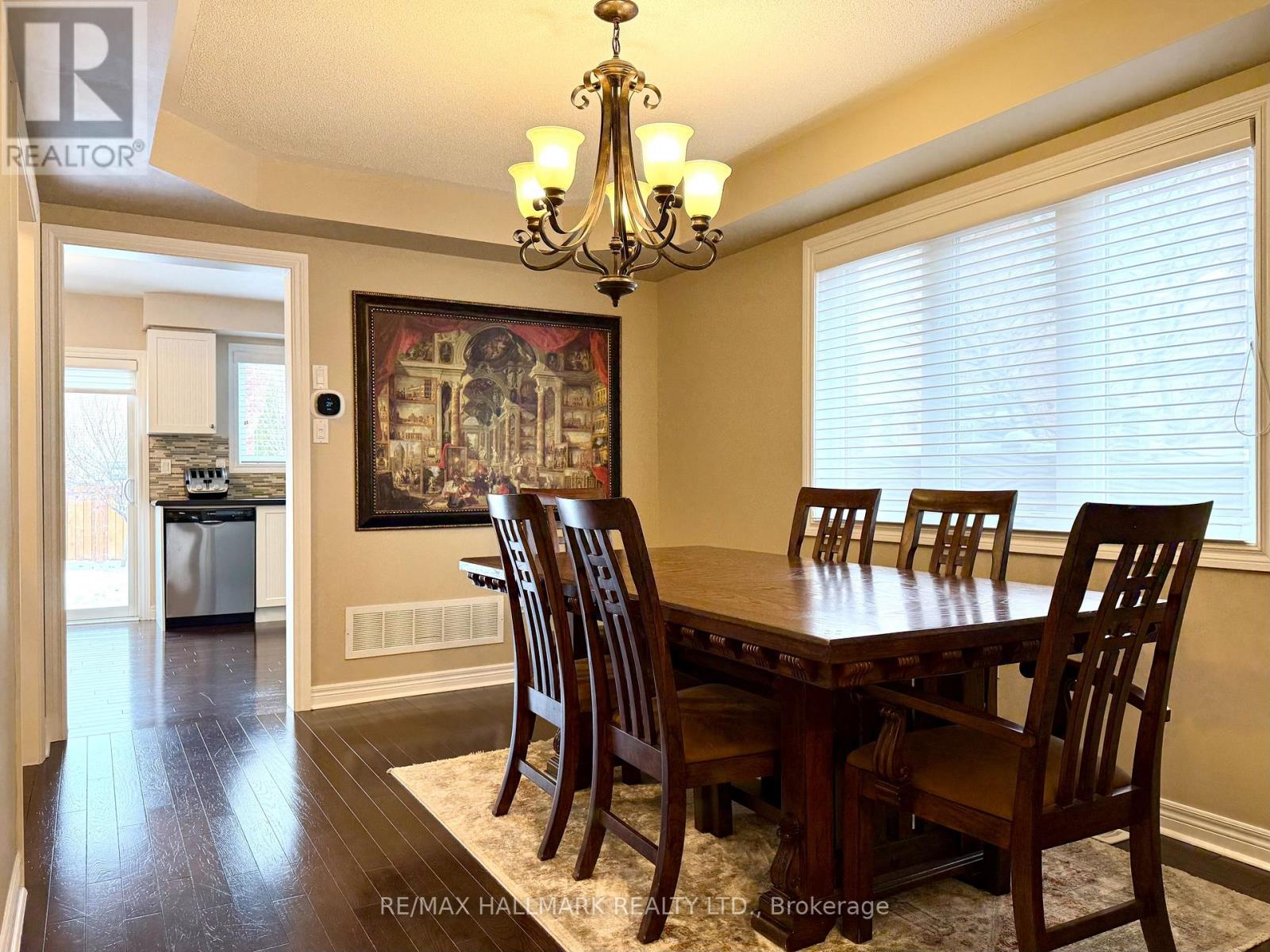 242 Karl Rose Trail, Newmarket, Ontario  L3X 3J2 - Photo 9 - N12542264