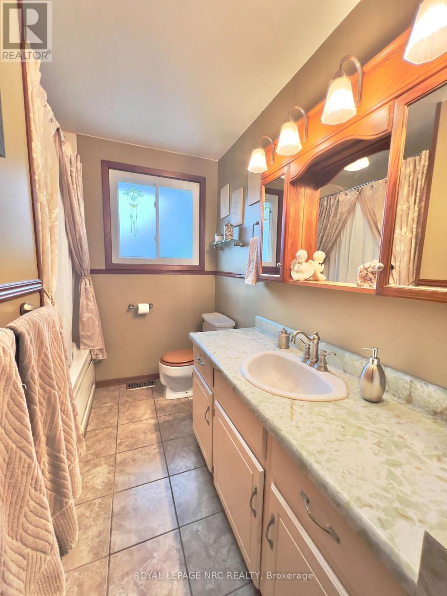 2 Pioneer Village Crescent, Thorold, Ontario  L2V 4J8 - Photo 11 - X12538736