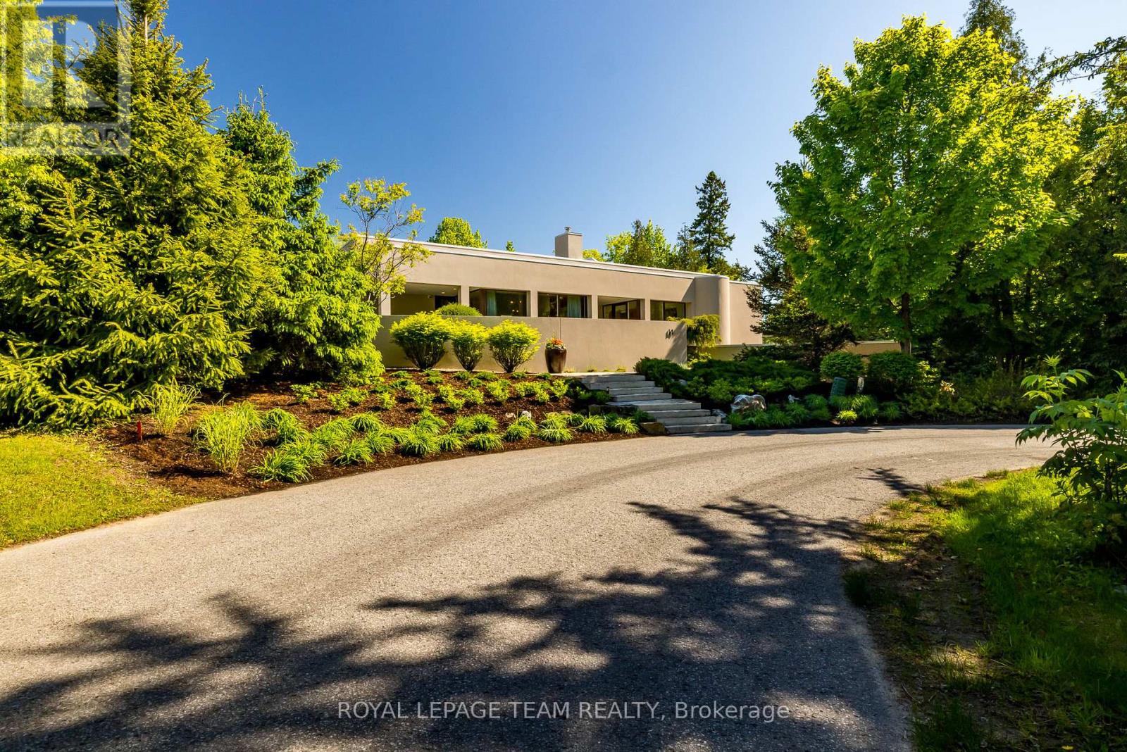 14 Kanata Rockeries Private, Ottawa, Ontario  K2K 3P4 - Photo 2 - X12183076