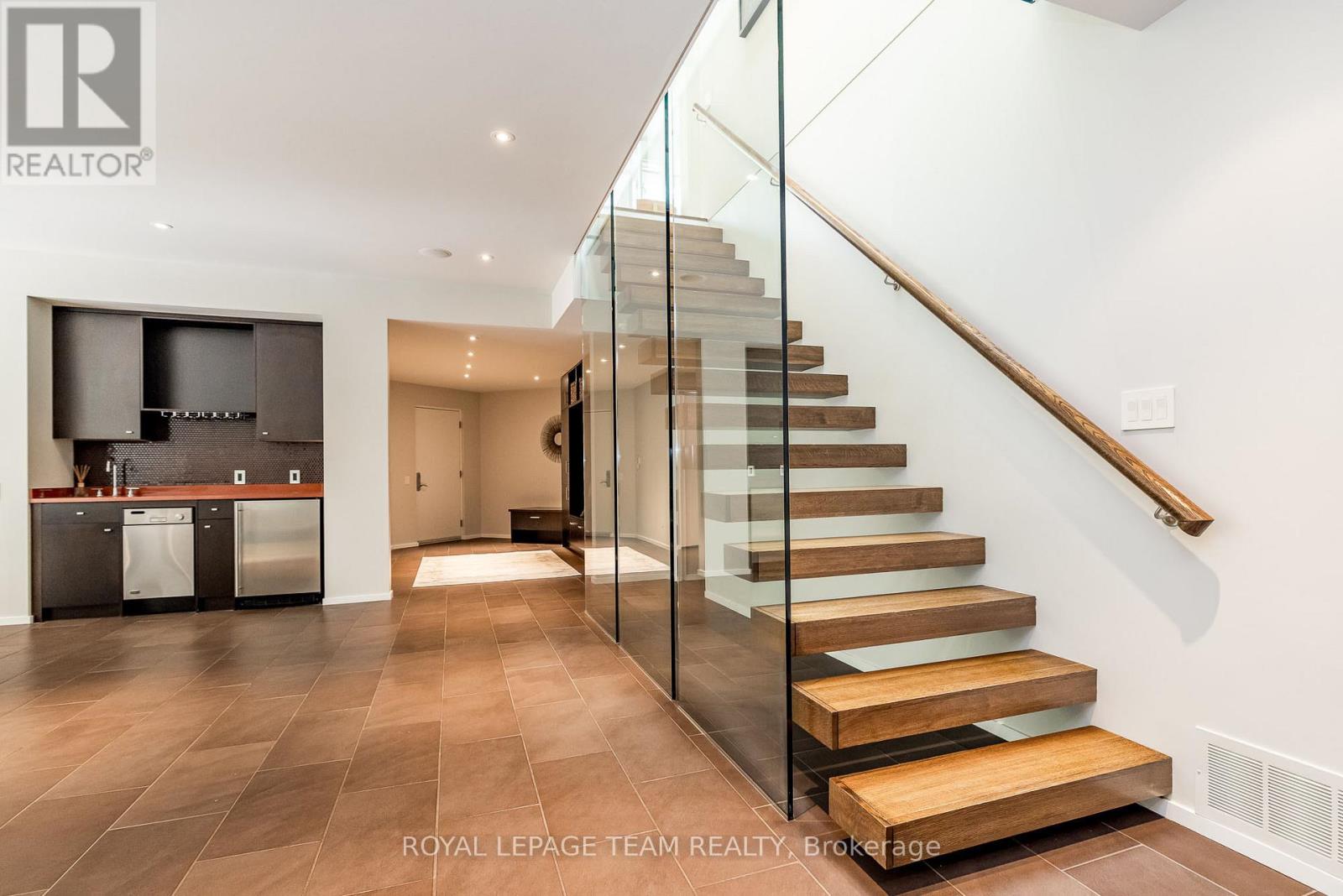 14 Kanata Rockeries Private, Ottawa, Ontario  K2K 3P4 - Photo 26 - X12183076