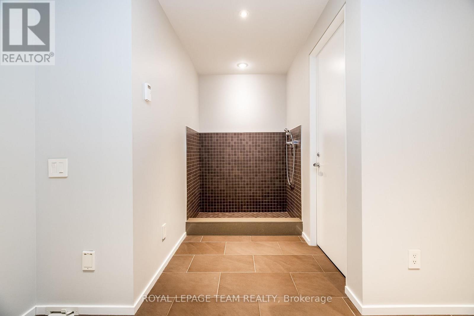 14 Kanata Rockeries Private, Ottawa, Ontario  K2K 3P4 - Photo 38 - X12183076