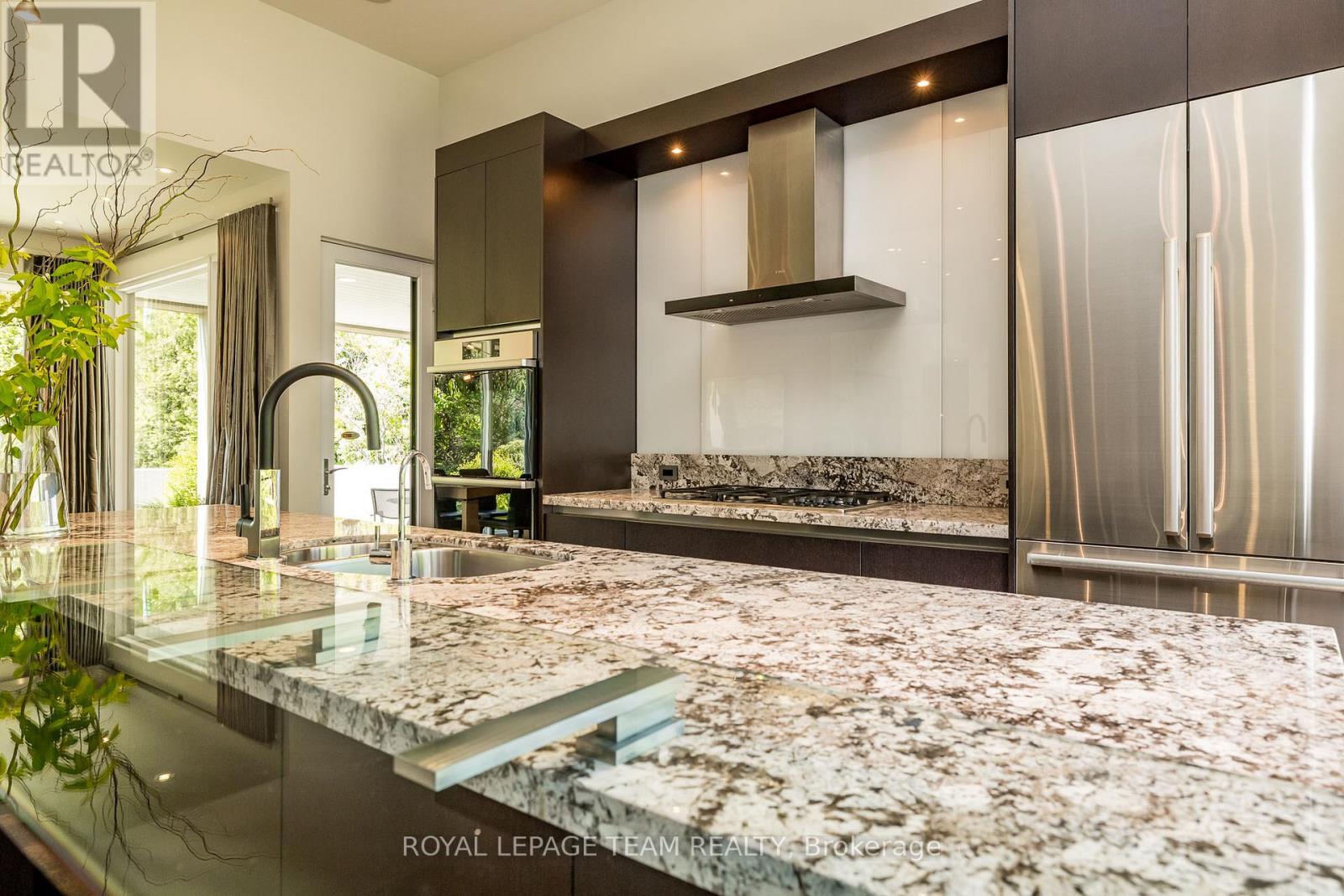 14 Kanata Rockeries Private, Ottawa, Ontario  K2K 3P4 - Photo 8 - X12183076