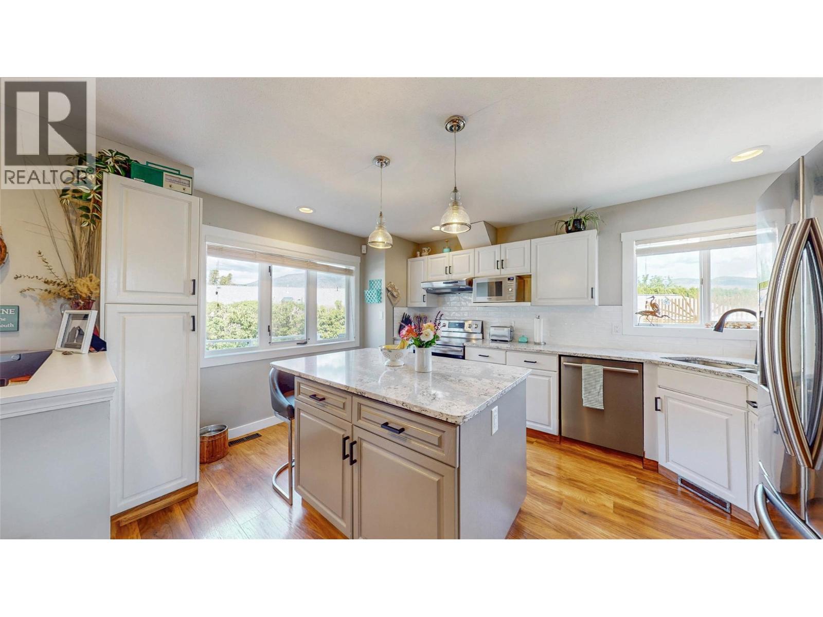 5896 Fairview Place, Oliver, British Columbia  V0H 1T1 - Photo 2 - 10362257