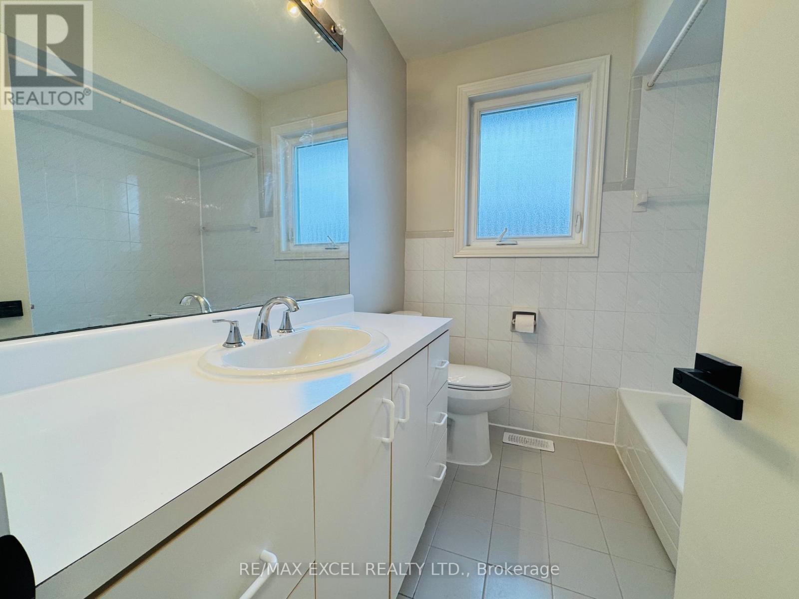 Main - 98 Newton Drive, Toronto, Ontario  M2M 2N1 - Photo 12 - C12542394