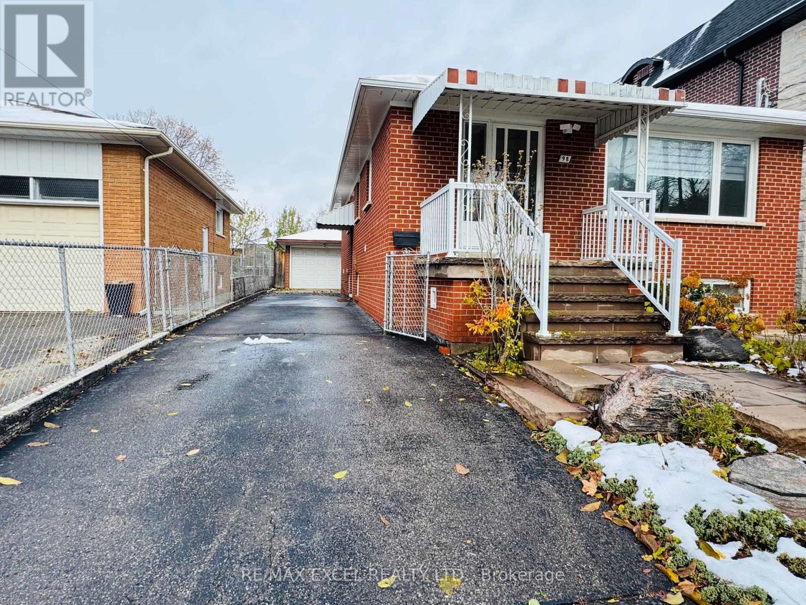 Main - 98 Newton Drive, Toronto, Ontario  M2M 2N1 - Photo 2 - C12542394