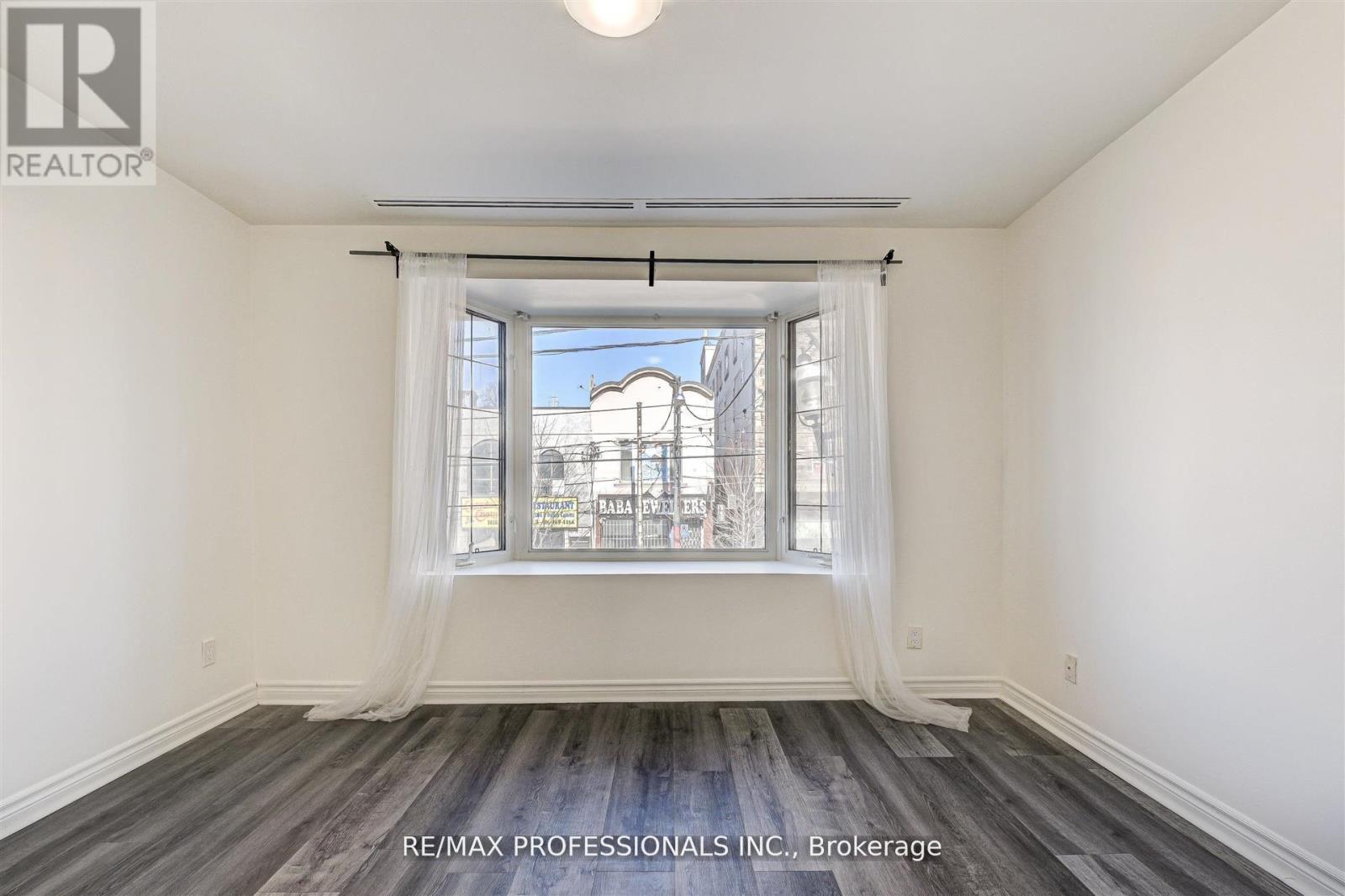 2nd Flr - 1425 Gerrard Street E, Toronto, Ontario  M4L 1Z7 - Photo 11 - E12542438