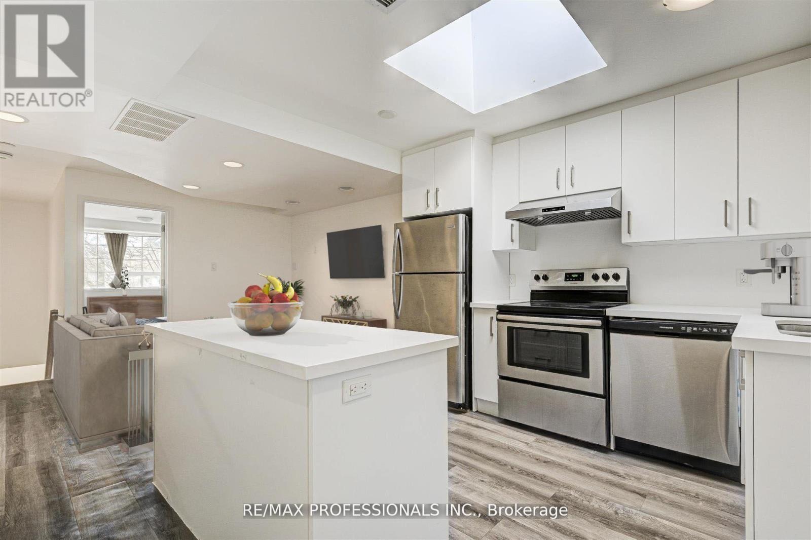 2nd Flr - 1425 Gerrard Street E, Toronto, Ontario  M4L 1Z7 - Photo 2 - E12542438