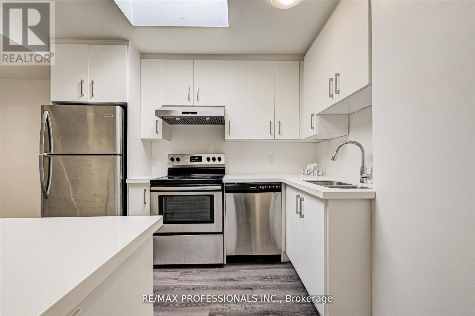 2nd Flr - 1425 Gerrard Street E, Toronto, Ontario  M4L 1Z7 - Photo 3 - E12542438