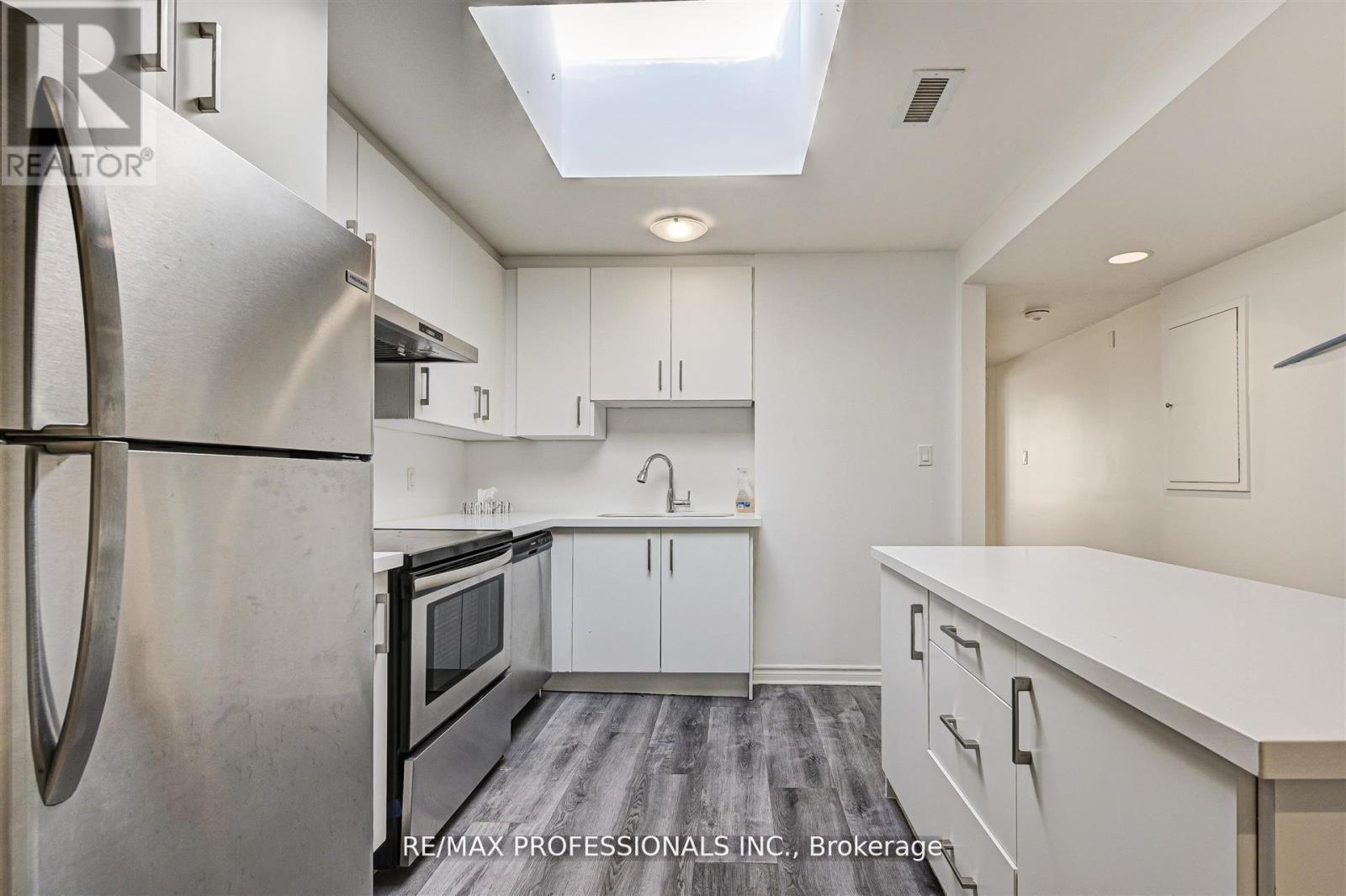 2nd Flr - 1425 Gerrard Street E, Toronto, Ontario  M4L 1Z7 - Photo 4 - E12542438