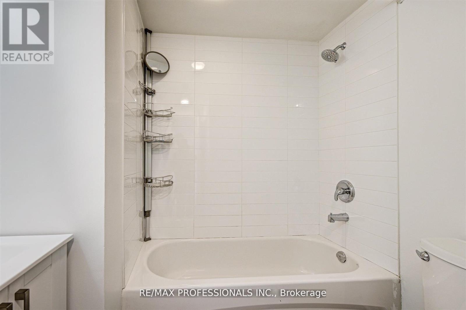 2nd Flr - 1425 Gerrard Street E, Toronto, Ontario  M4L 1Z7 - Photo 6 - E12542438