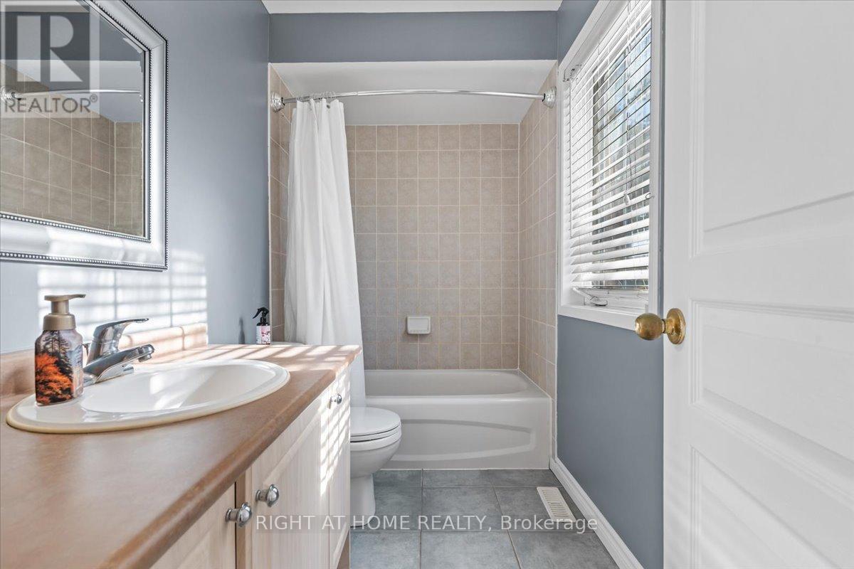 84 Trevino Circle, Barrie, Ontario  L4M 6T8 - Photo 16 - S12540086