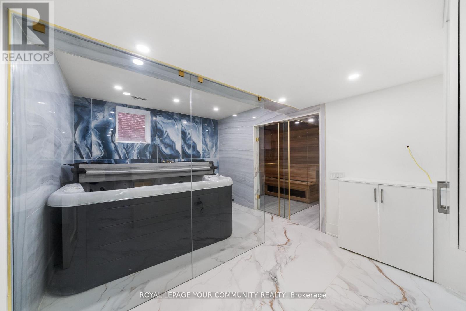 72a Oxford Street, Richmond Hill, Ontario  L4C 4L5 - Photo 13 - N12542334