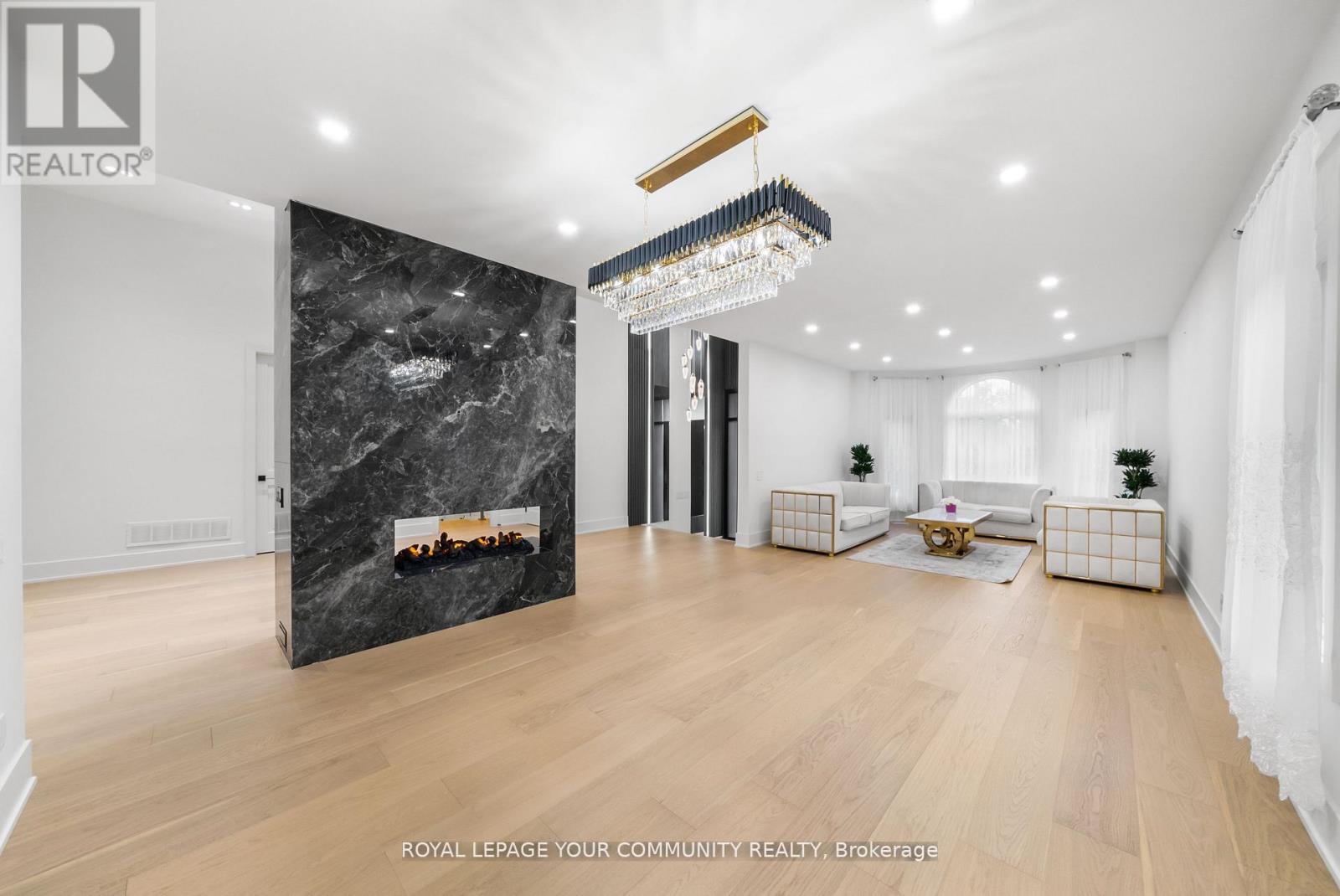 72a Oxford Street, Richmond Hill, Ontario  L4C 4L5 - Photo 6 - N12542334