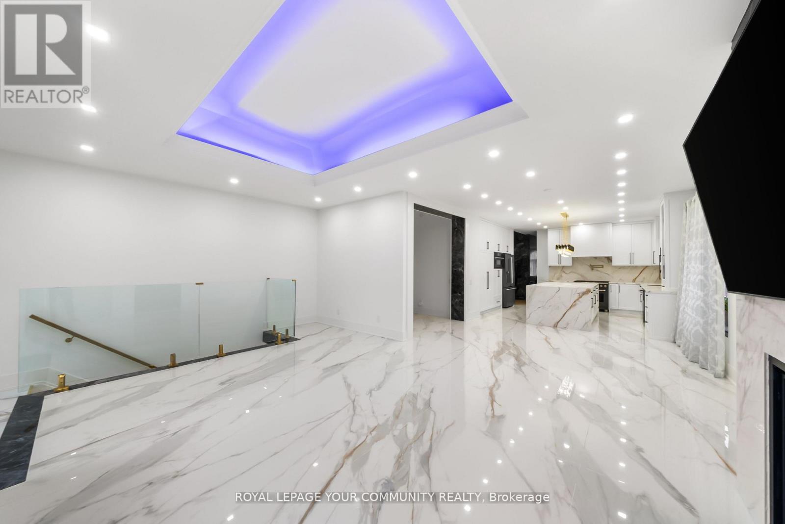 72a Oxford Street, Richmond Hill, Ontario  L4C 4L5 - Photo 9 - N12542334