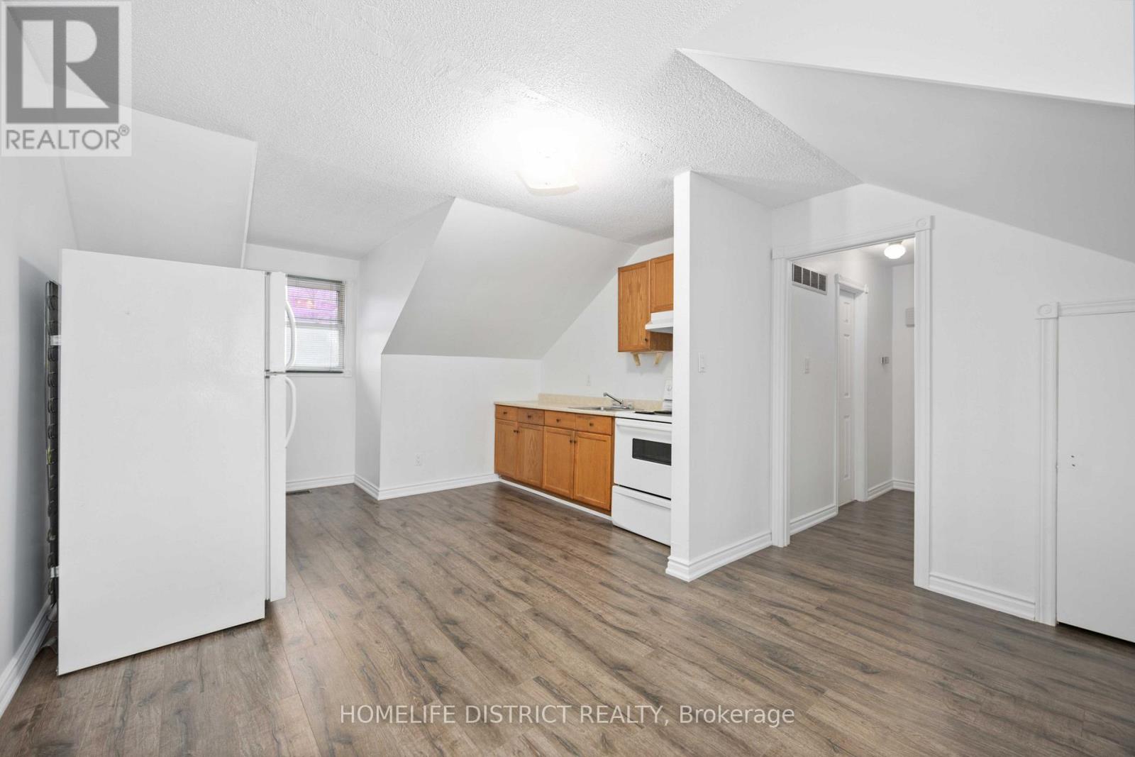 1 Grovepark Street, Richmond Hill, Ontario  L4E 2R5 - Photo 10 - N12542396