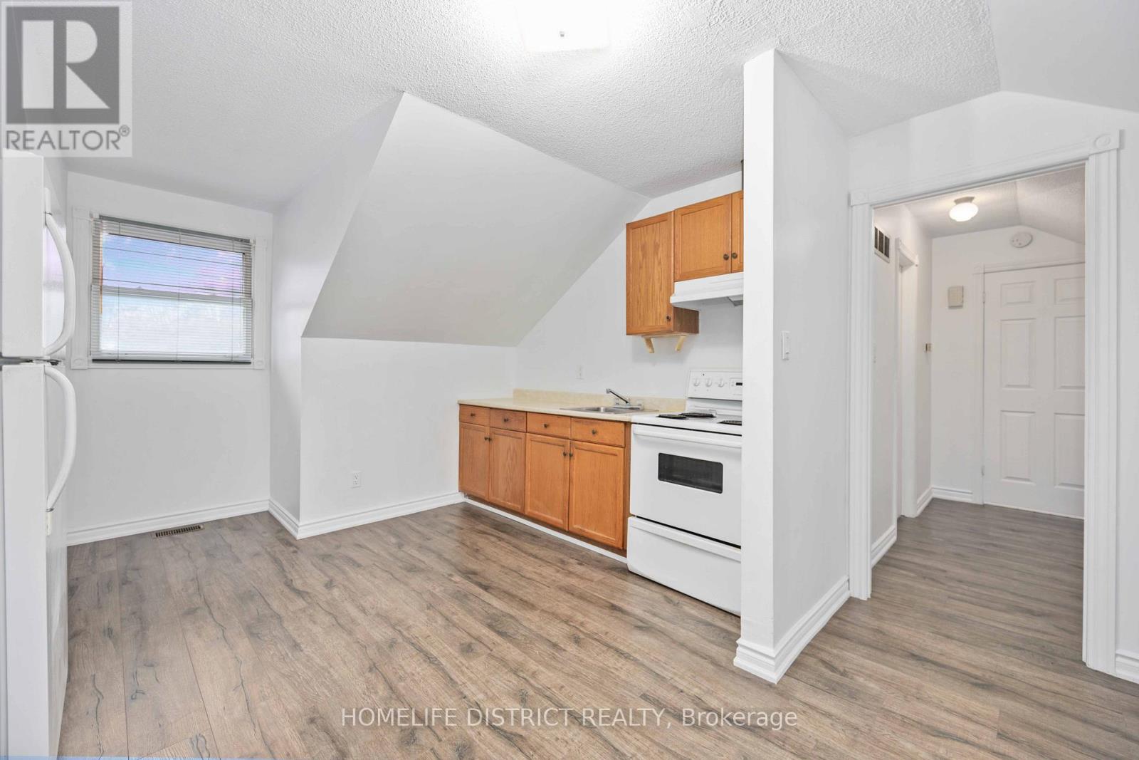 1 Grovepark Street, Richmond Hill, Ontario  L4E 2R5 - Photo 11 - N12542396