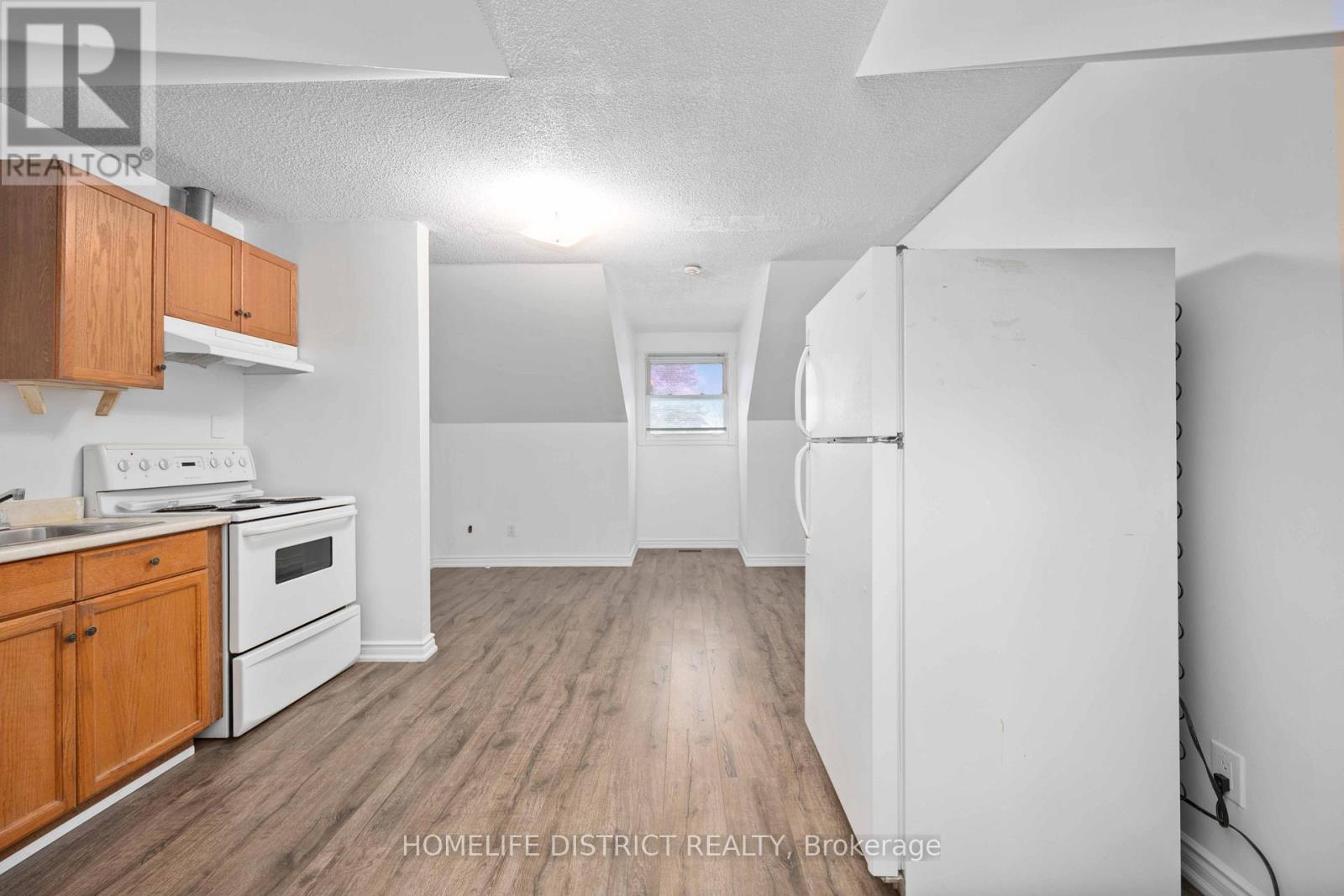 1 Grovepark Street, Richmond Hill, Ontario  L4E 2R5 - Photo 12 - N12542396