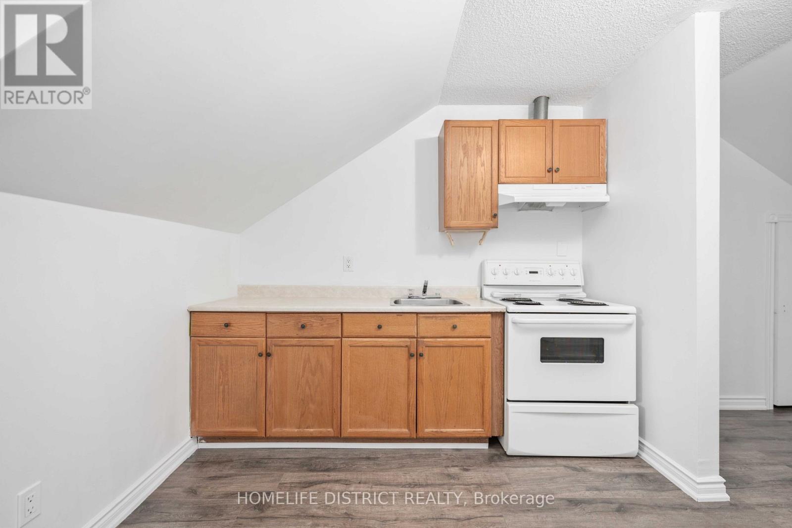 1 Grovepark Street, Richmond Hill, Ontario  L4E 2R5 - Photo 14 - N12542396