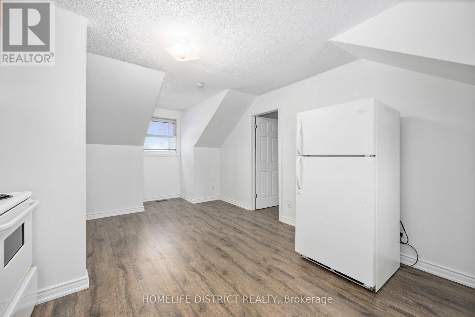 1 Grovepark Street, Richmond Hill, Ontario  L4E 2R5 - Photo 16 - N12542396